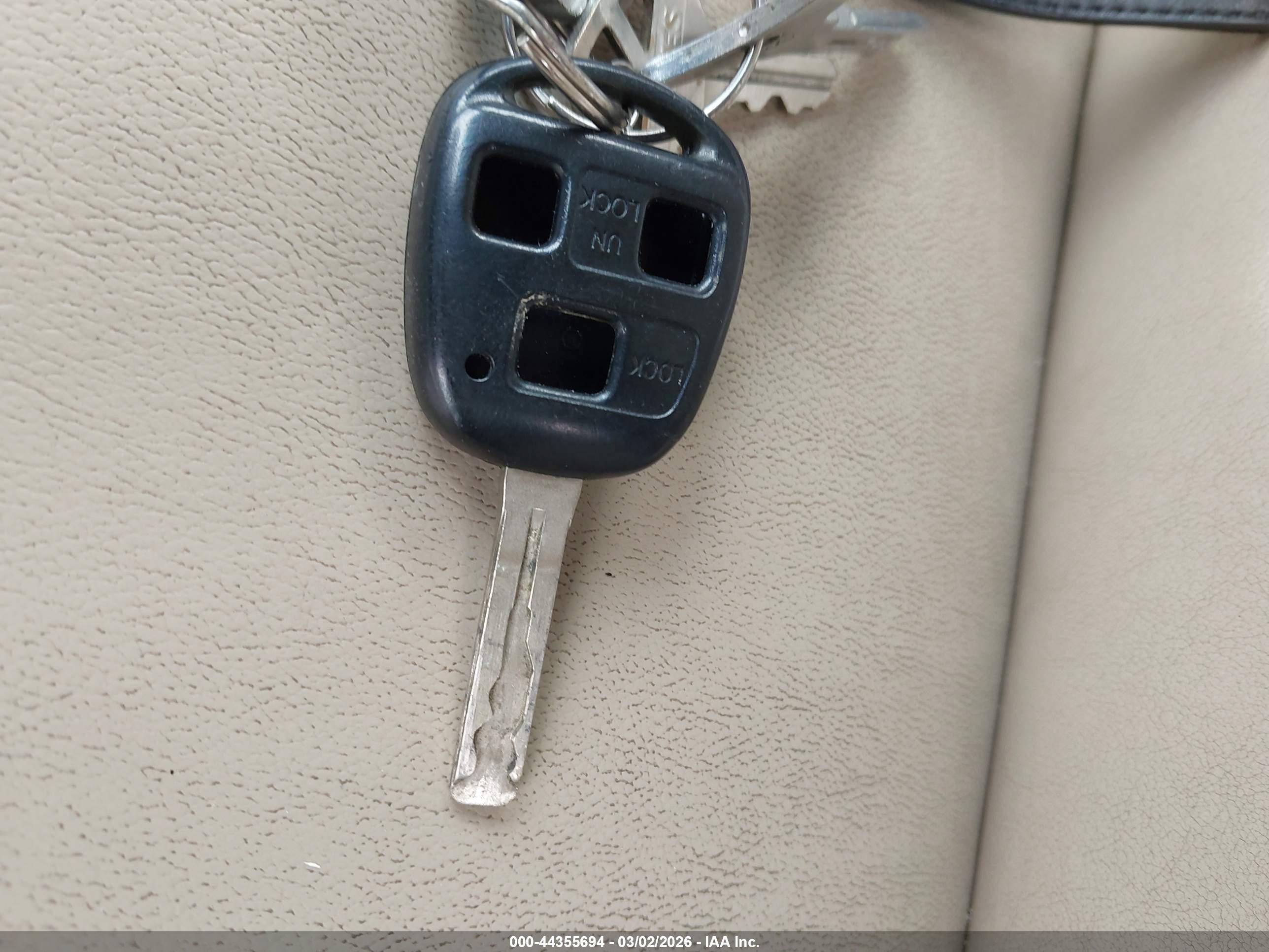 LEXUS ES image 11