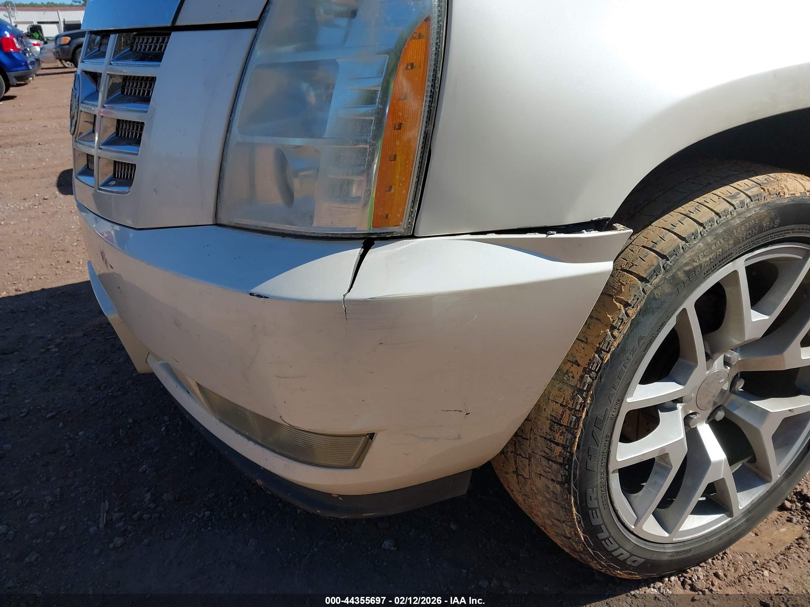 CADILLAC ESCALADE image 6
