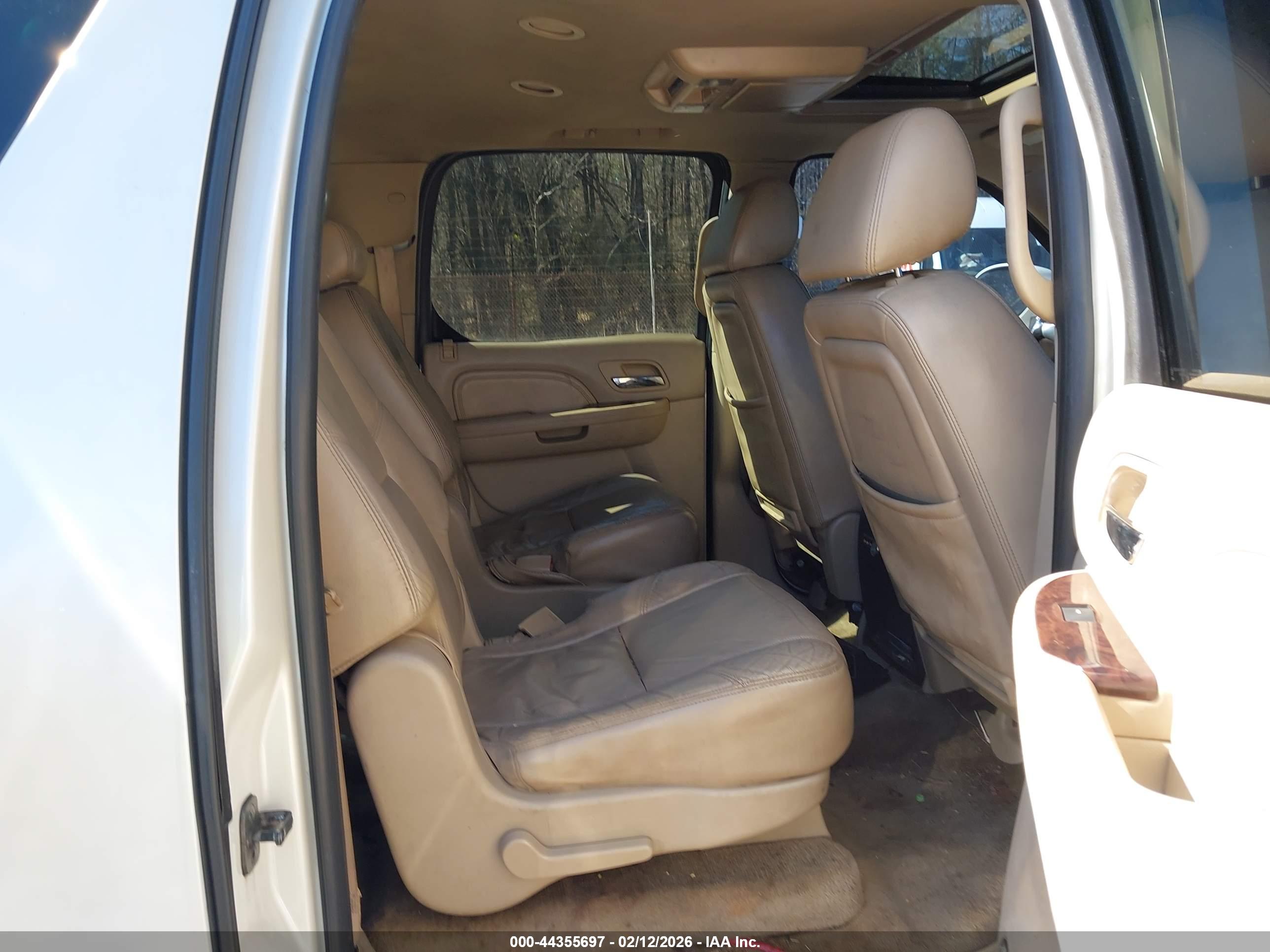CADILLAC ESCALADE image 8