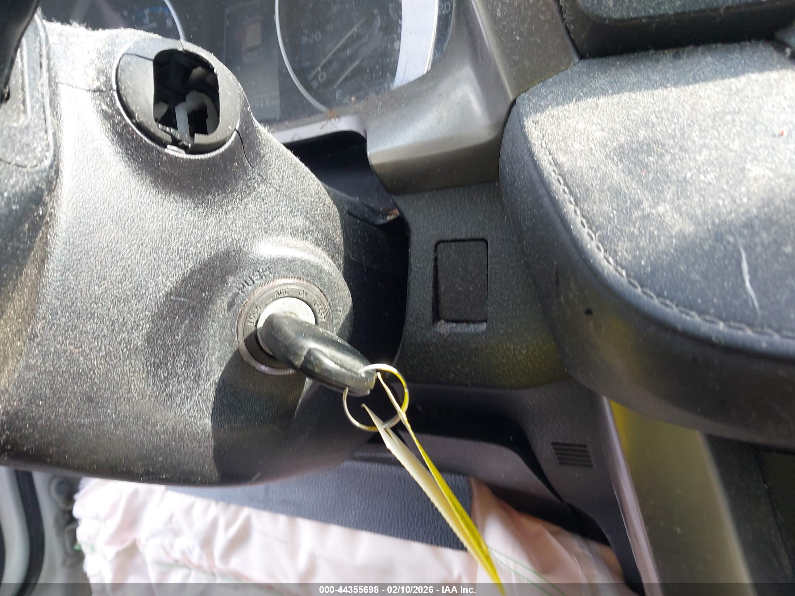 TOYOTA RAV4 image 11