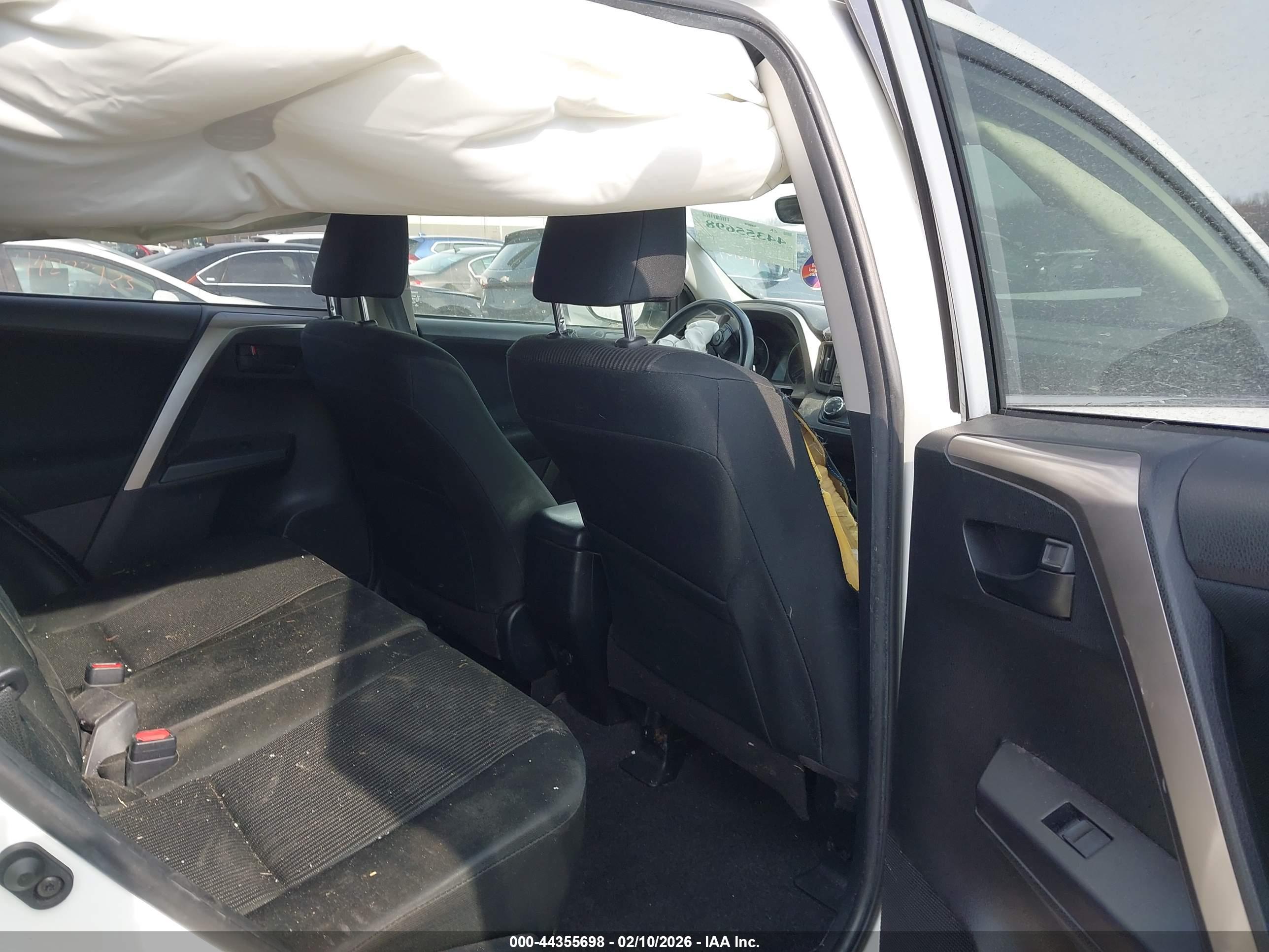 TOYOTA RAV4 image 8
