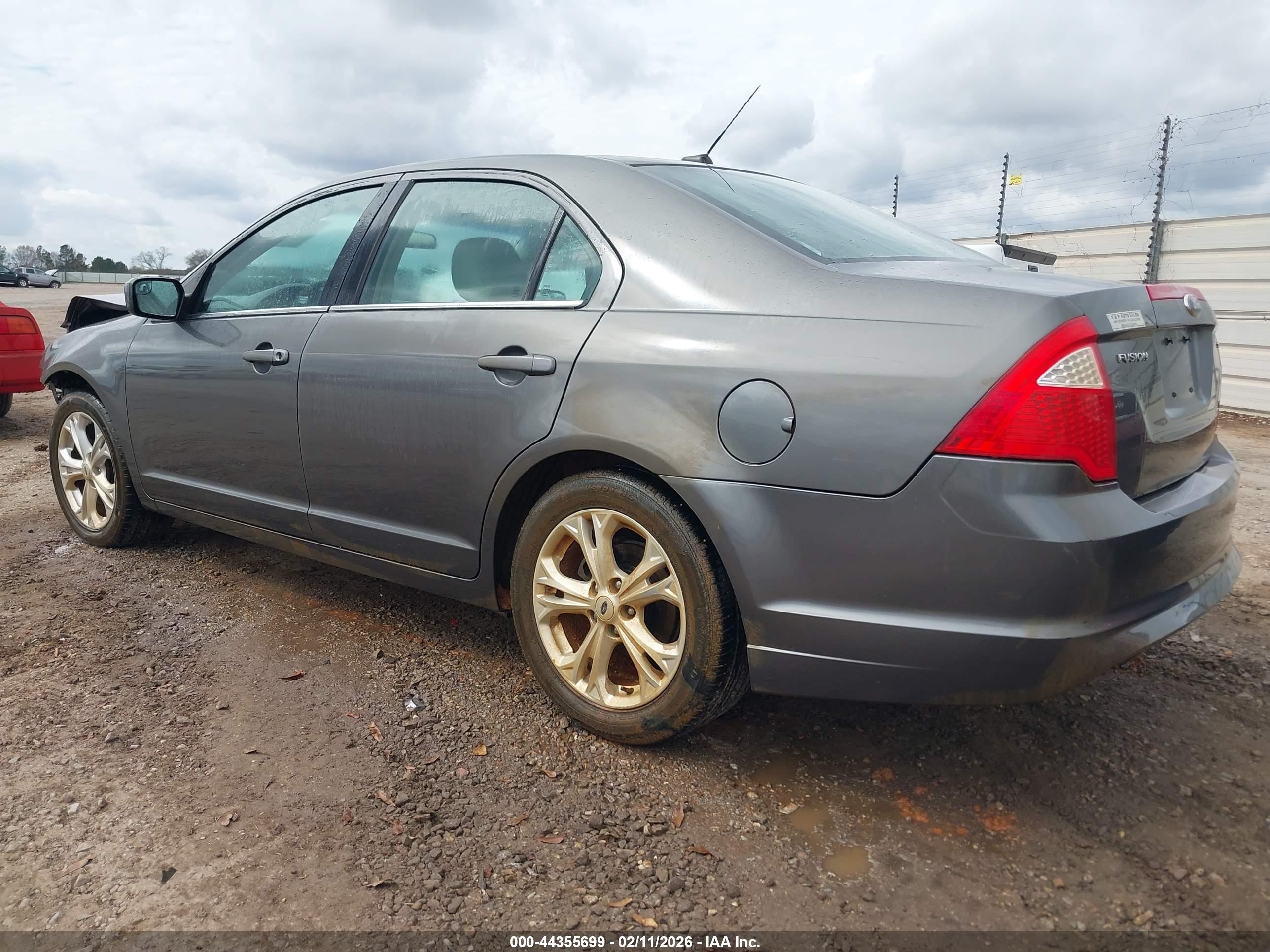 FORD FUSION image 3