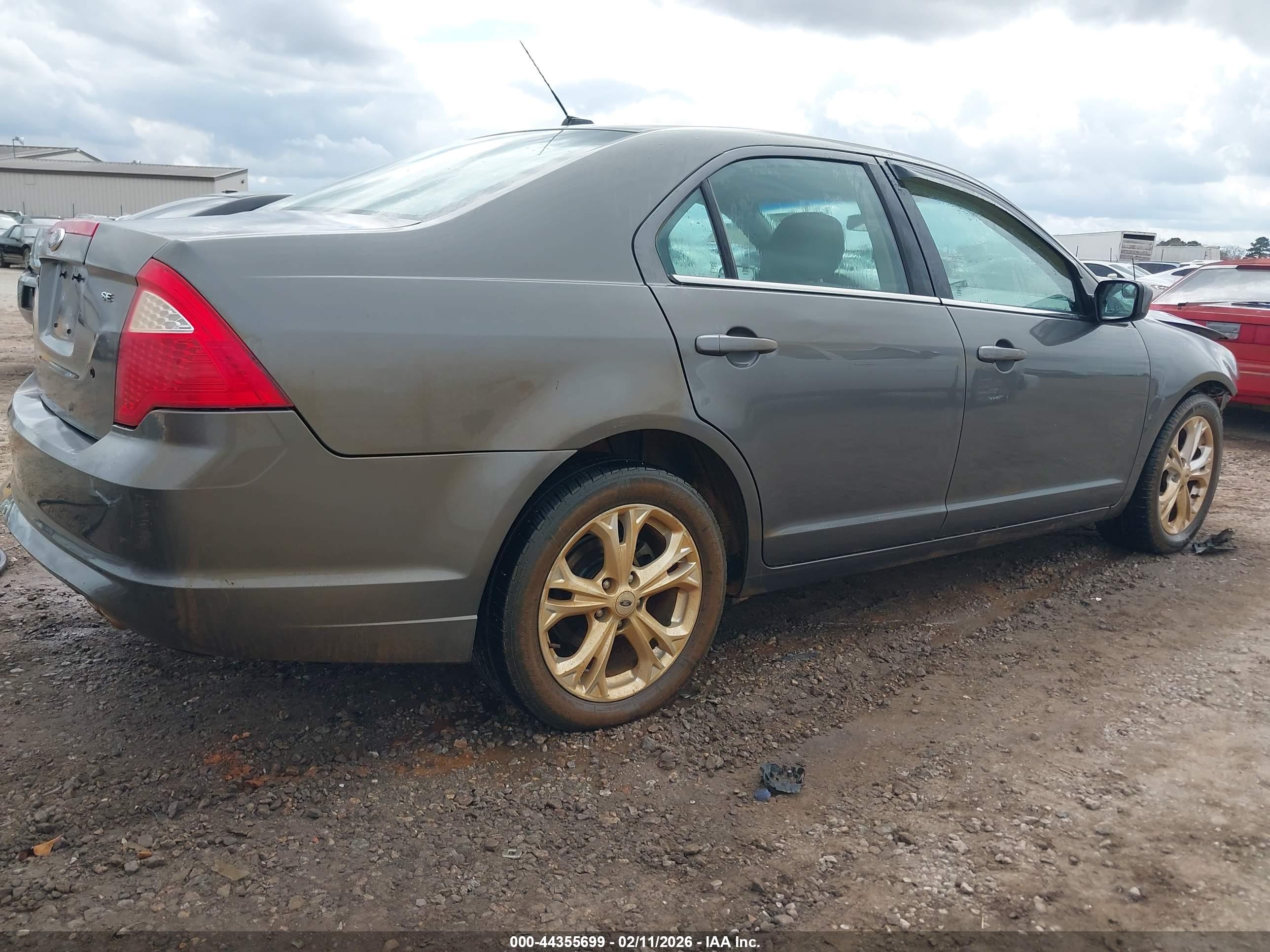 FORD FUSION image 4