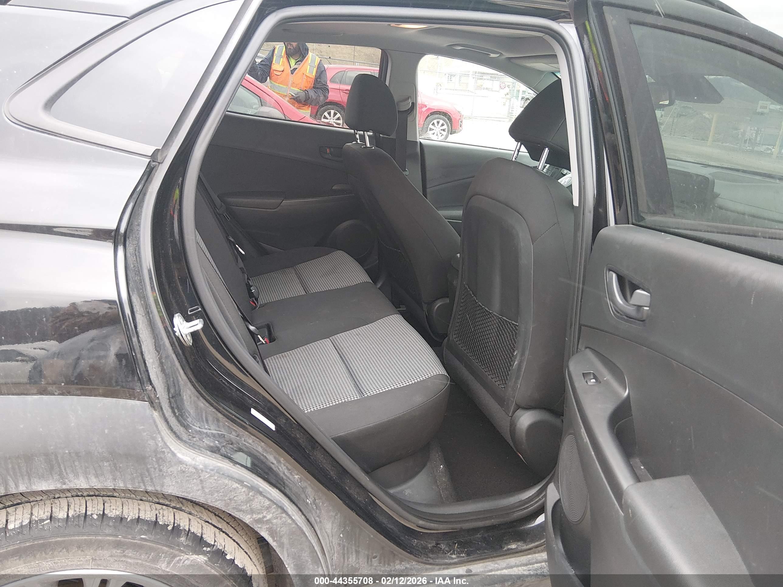 HYUNDAI KONA image 8