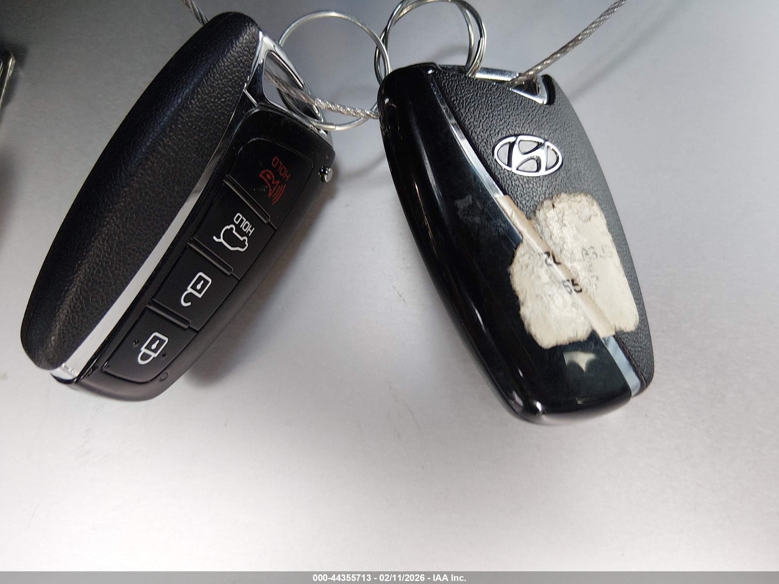 HYUNDAI SANTA image 11