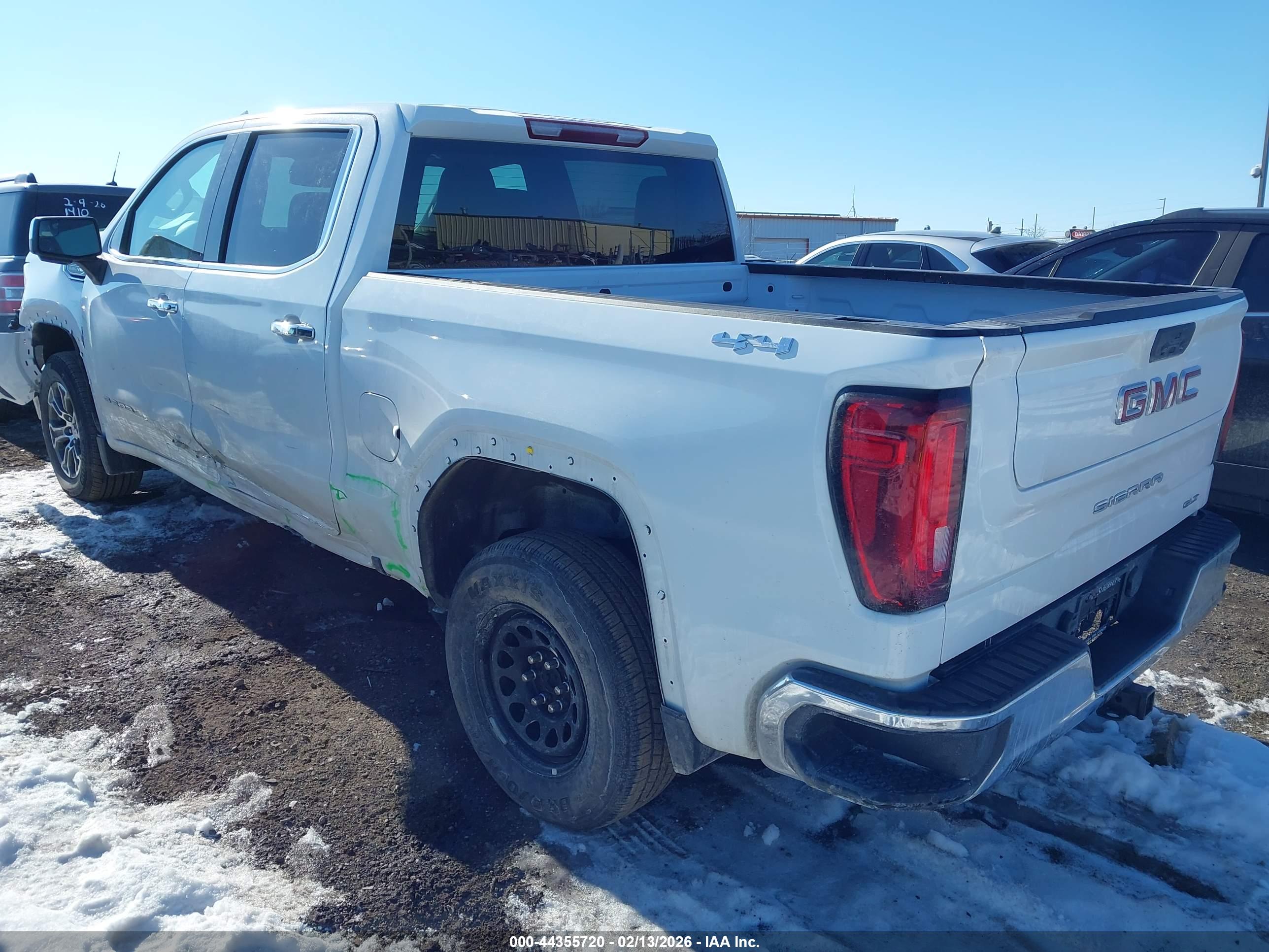 GMC SIERRA image 3