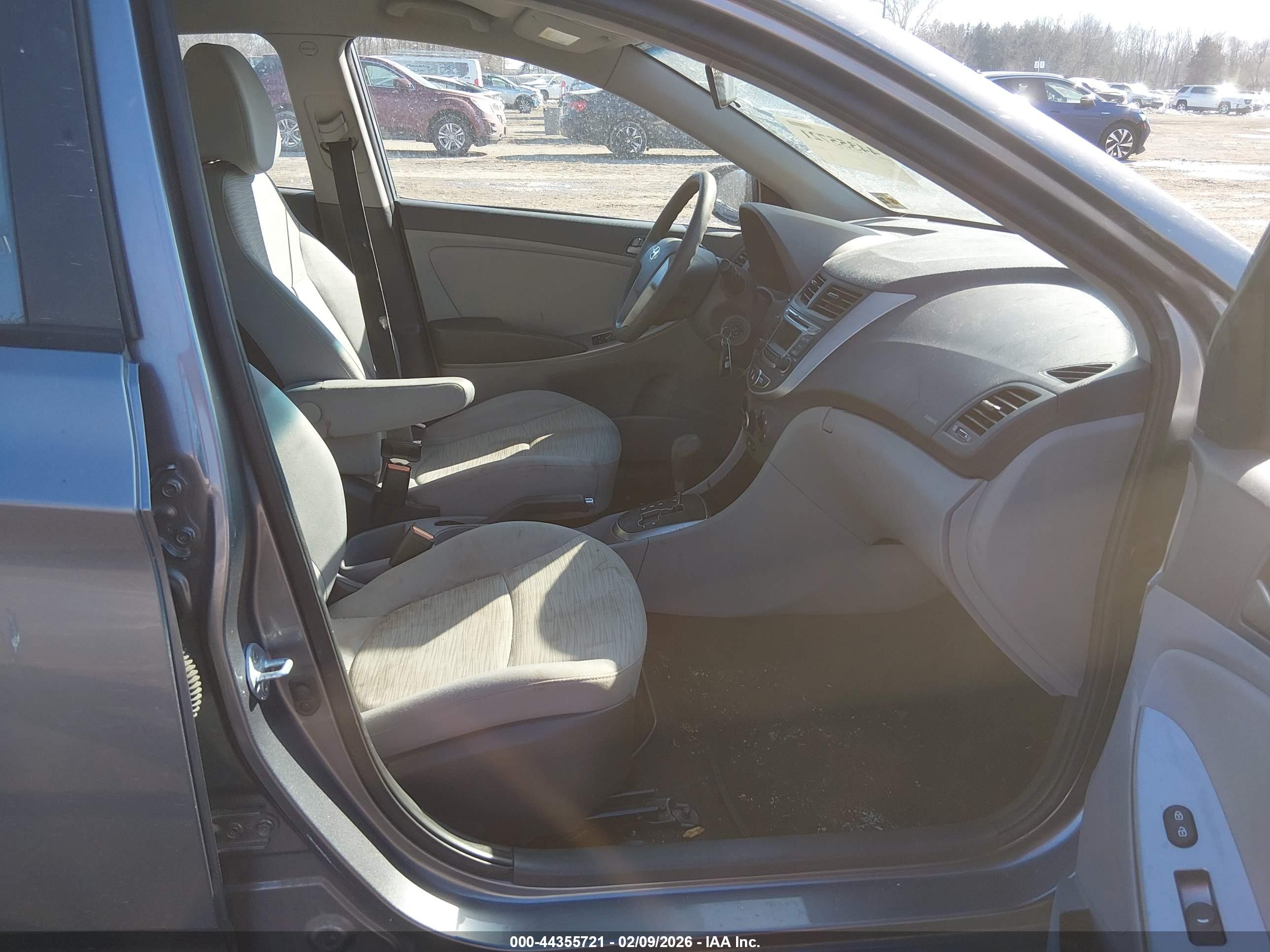 HYUNDAI ACCENT image 5