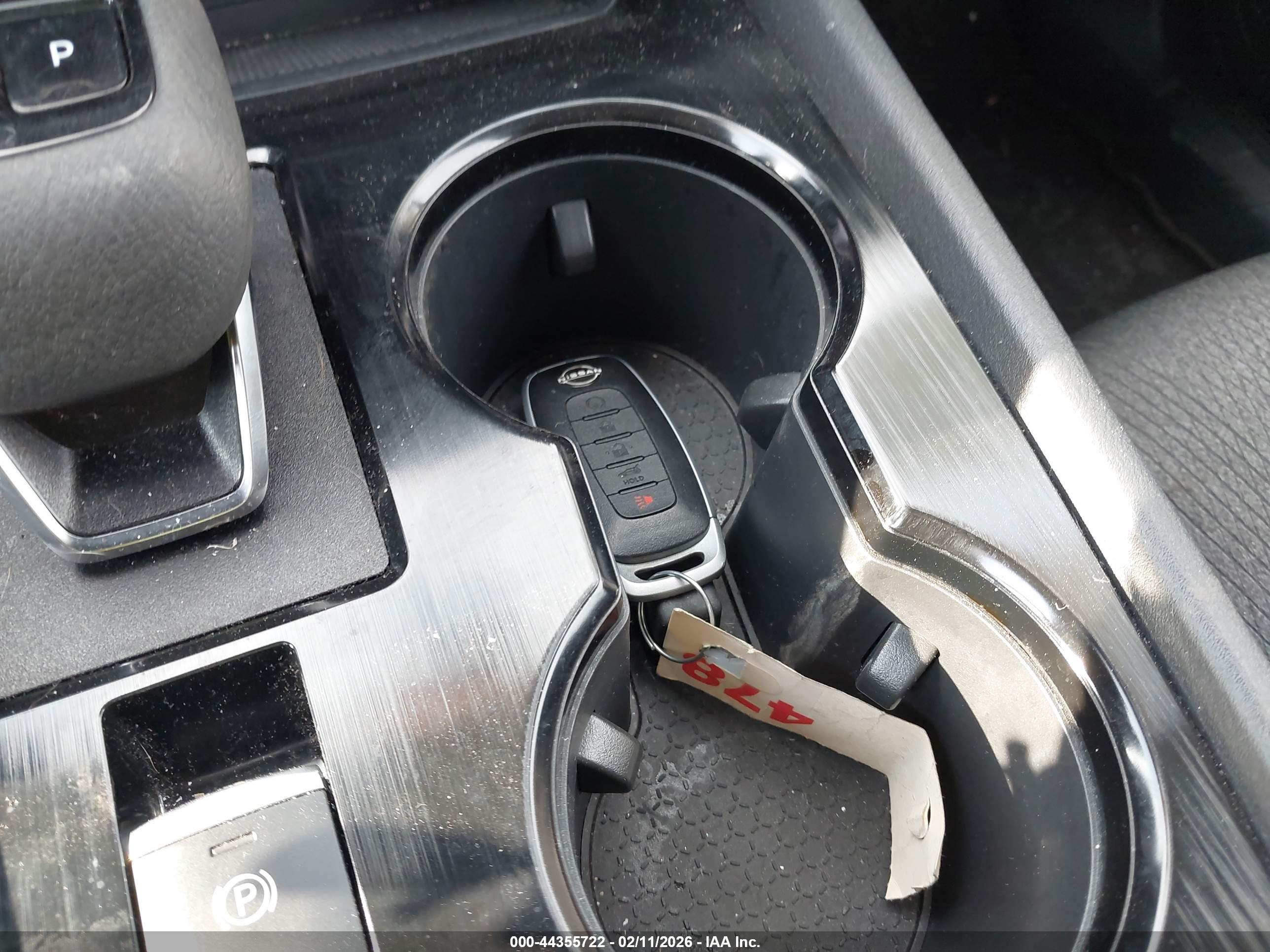 NISSAN ROGUE image 11