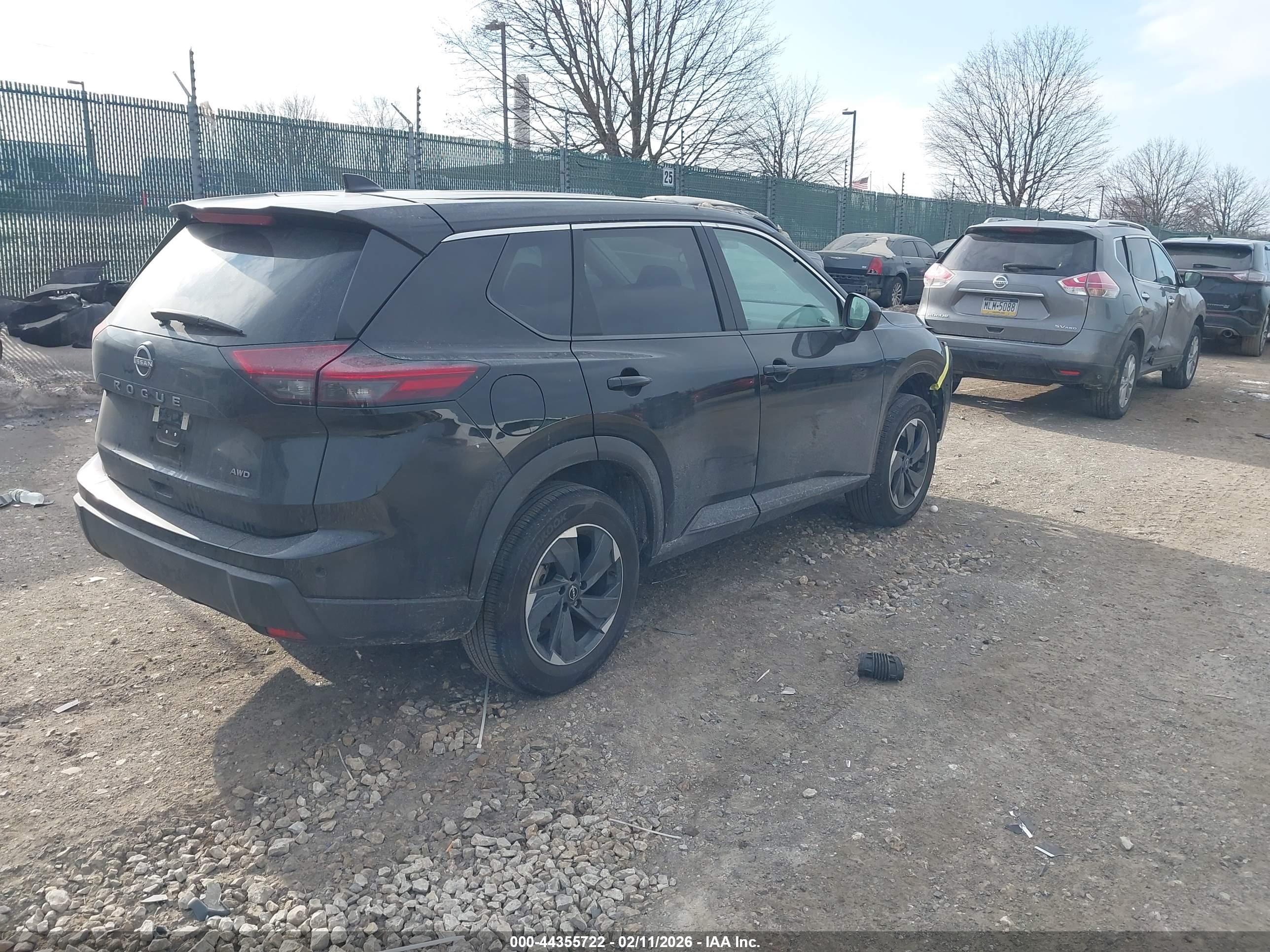 NISSAN ROGUE image 4