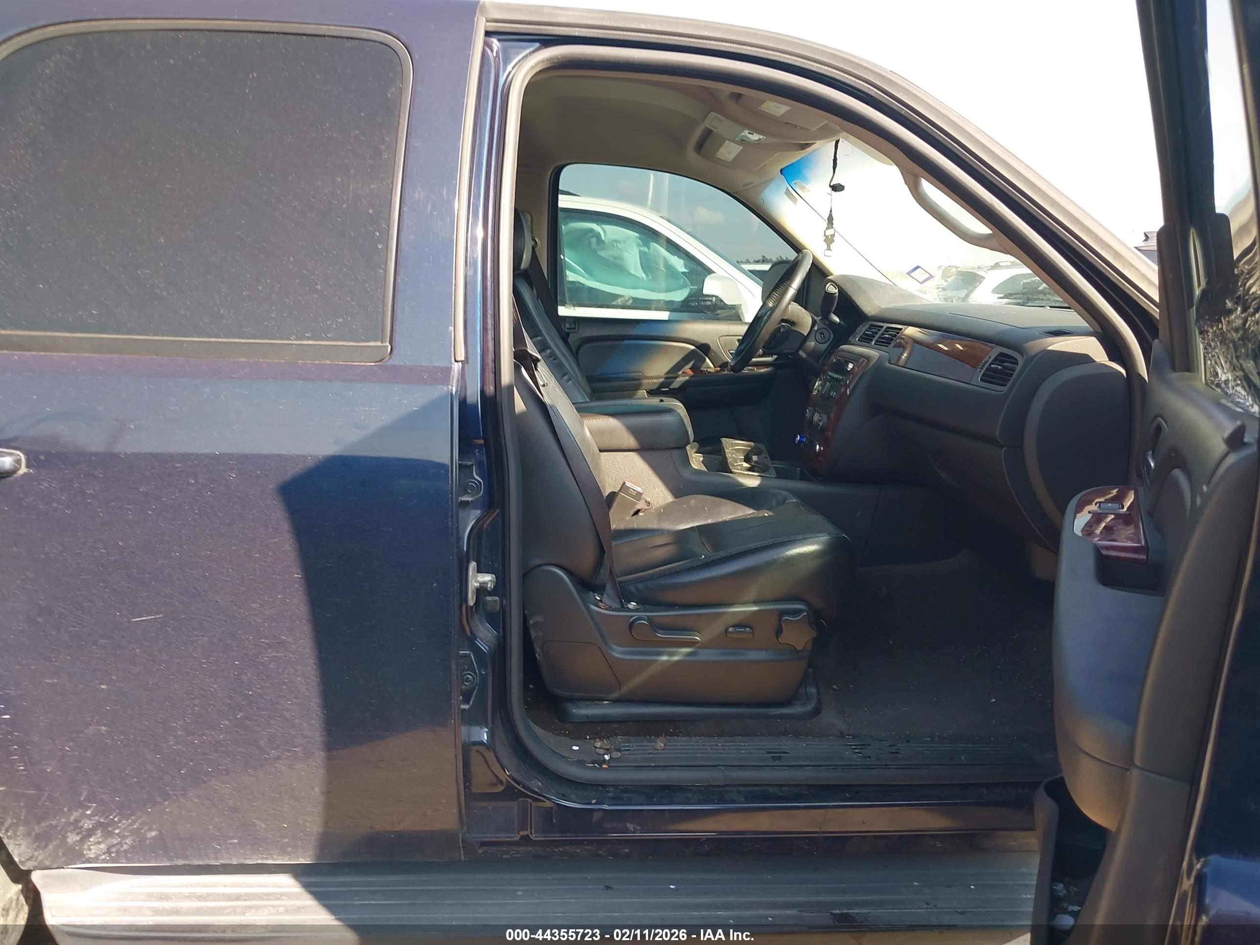 CHEVROLET TAHOE image 5