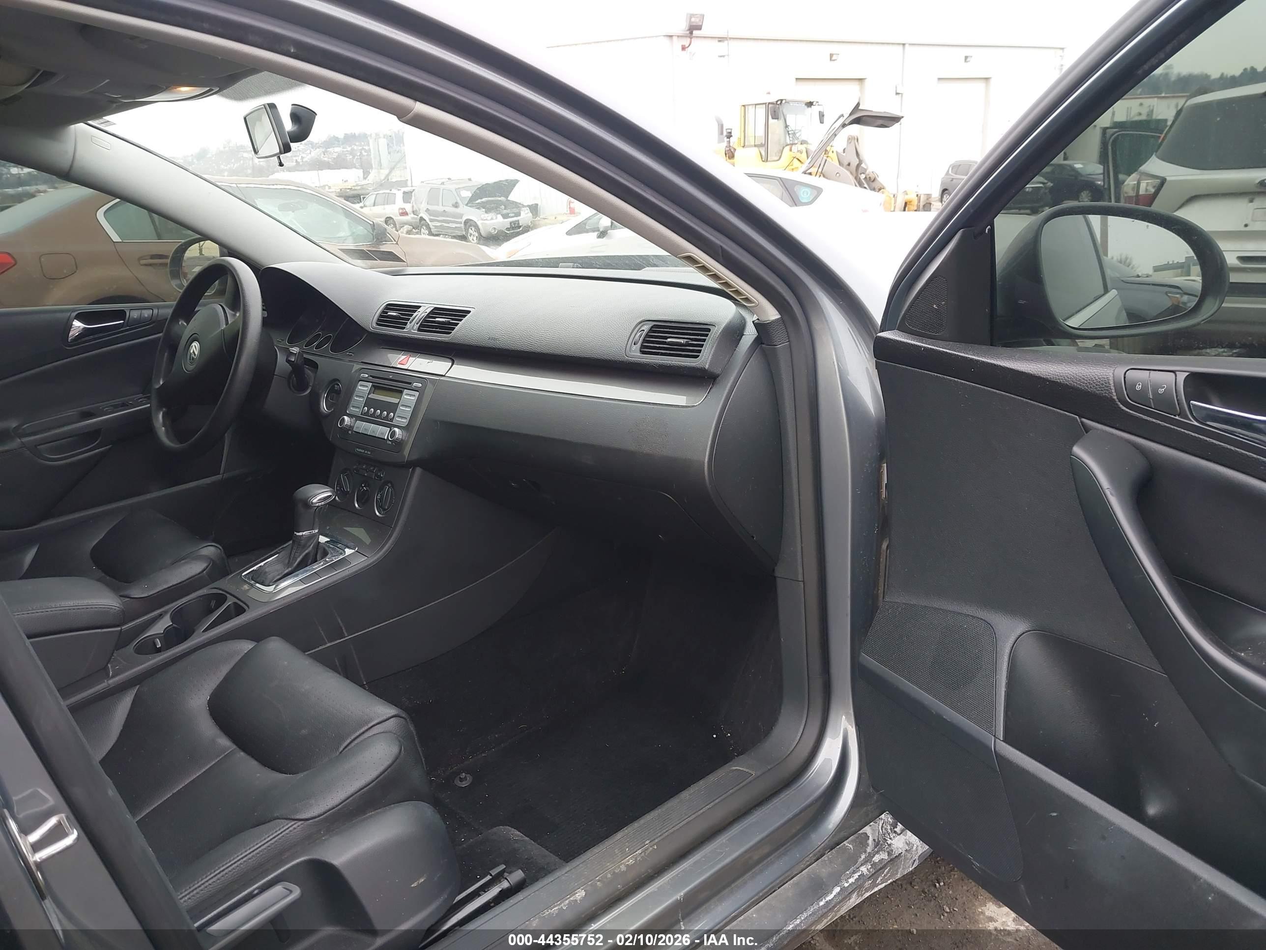 VOLKSWAGEN PASSAT image 5