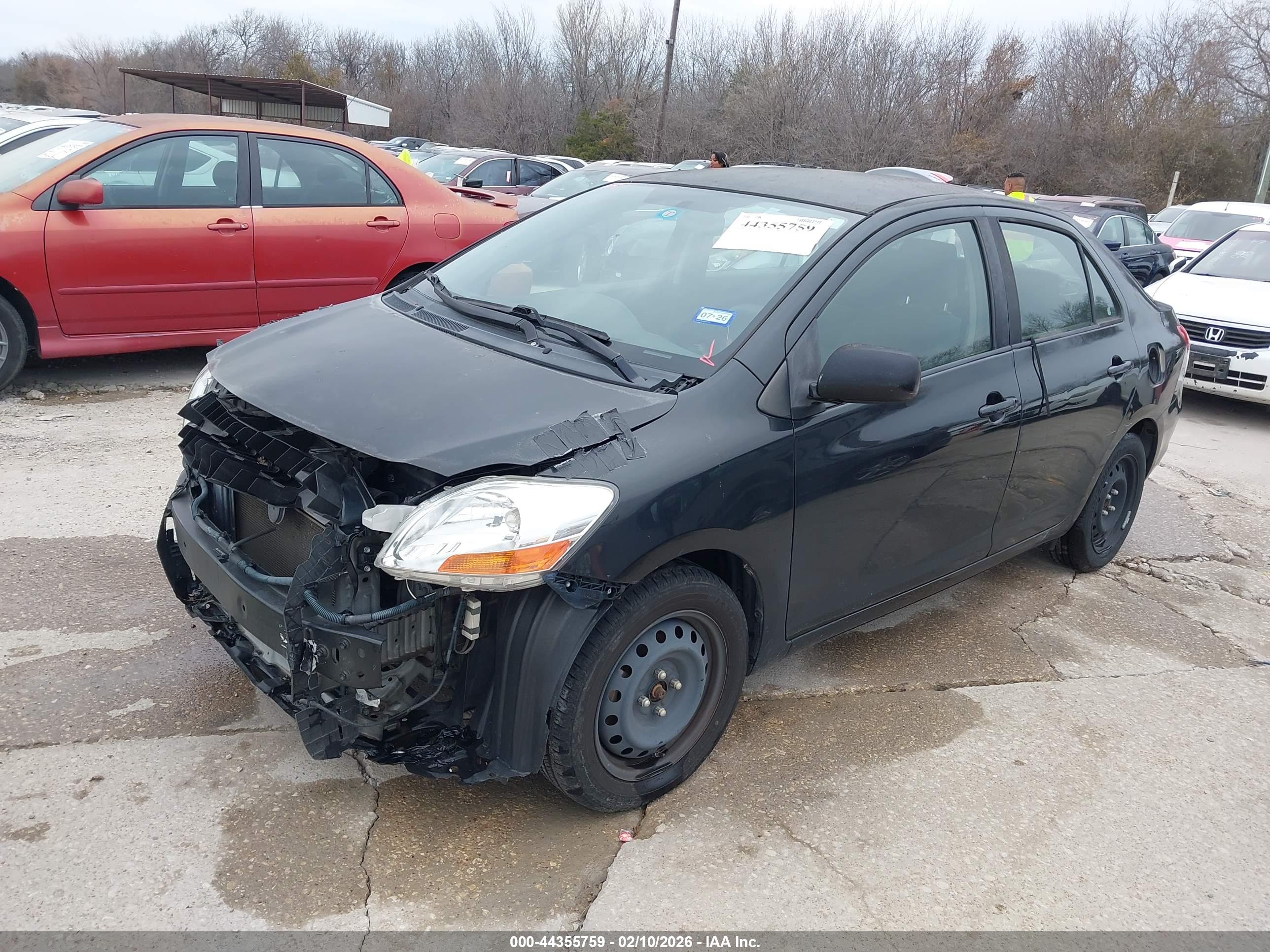 TOYOTA YARIS image 2