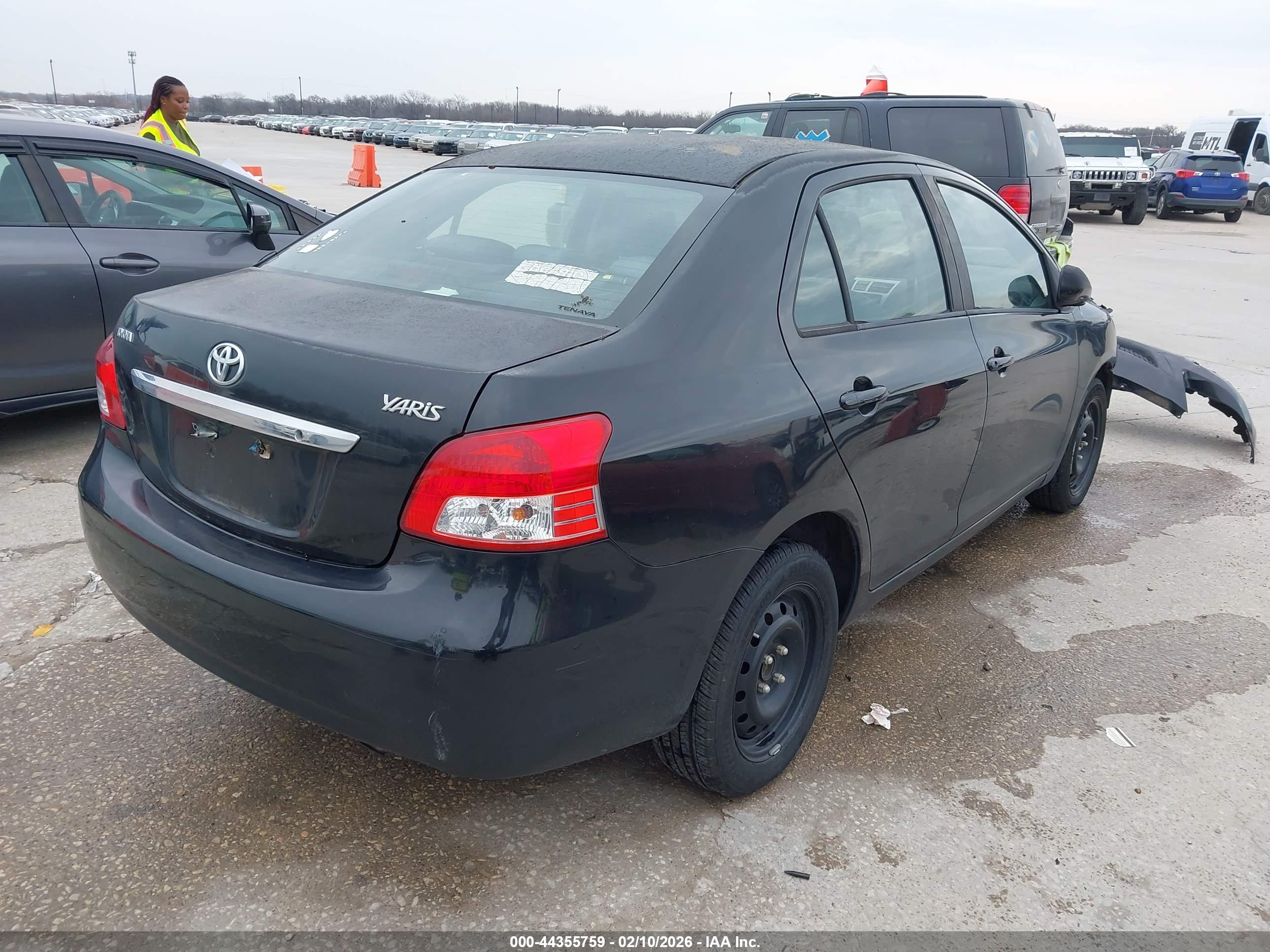 TOYOTA YARIS image 4