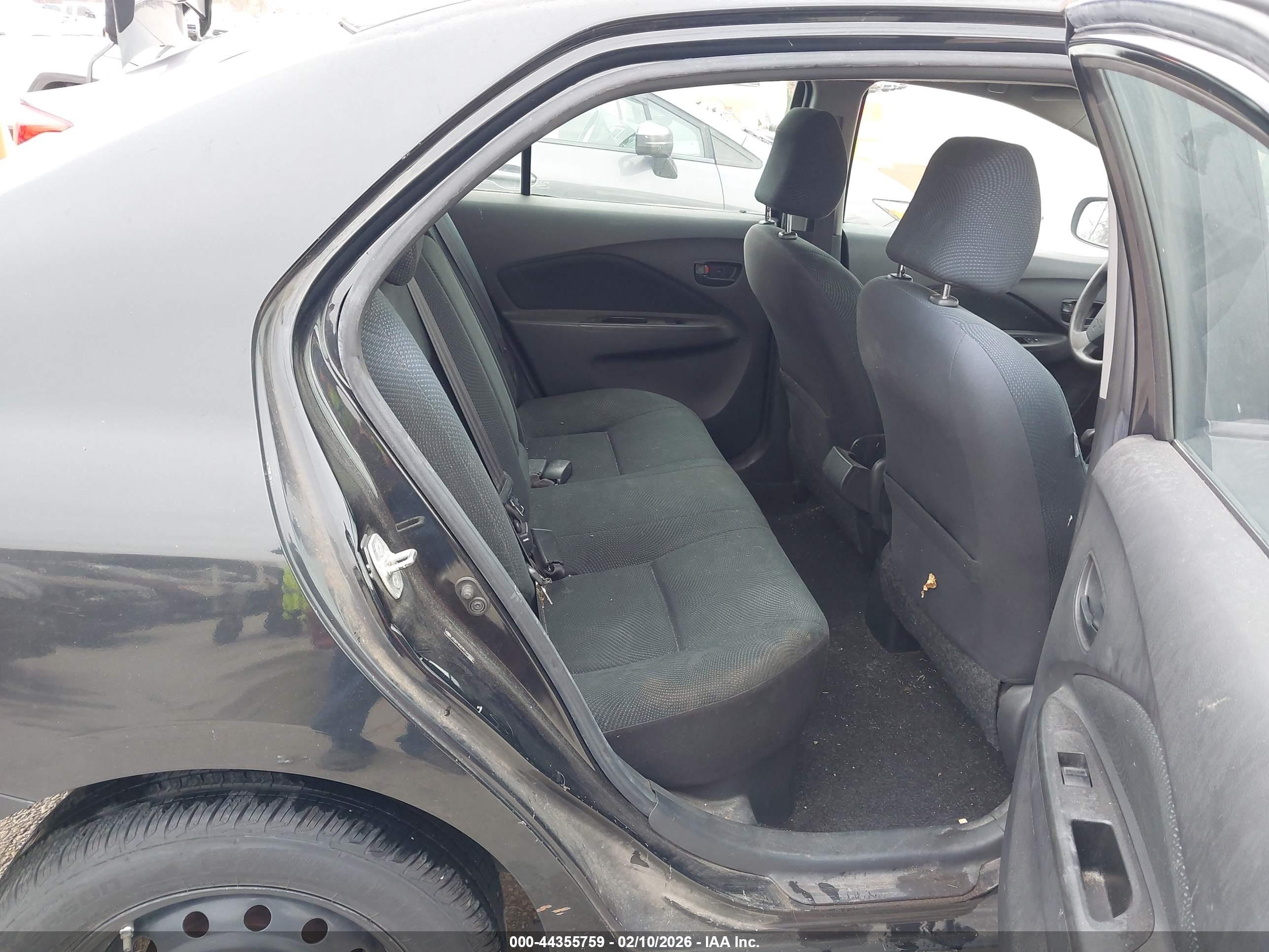 TOYOTA YARIS image 8