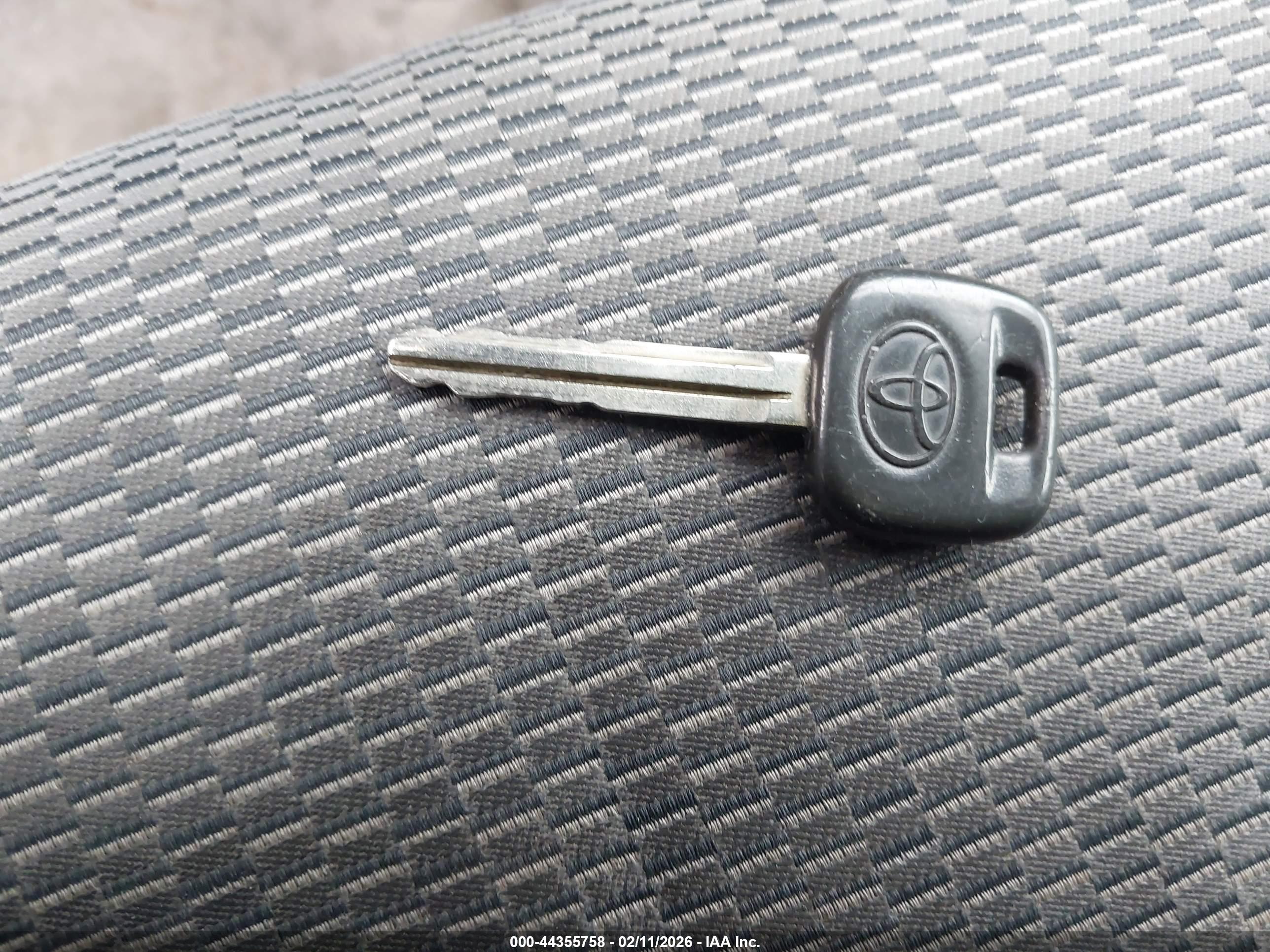 TOYOTA RAV4 image 11