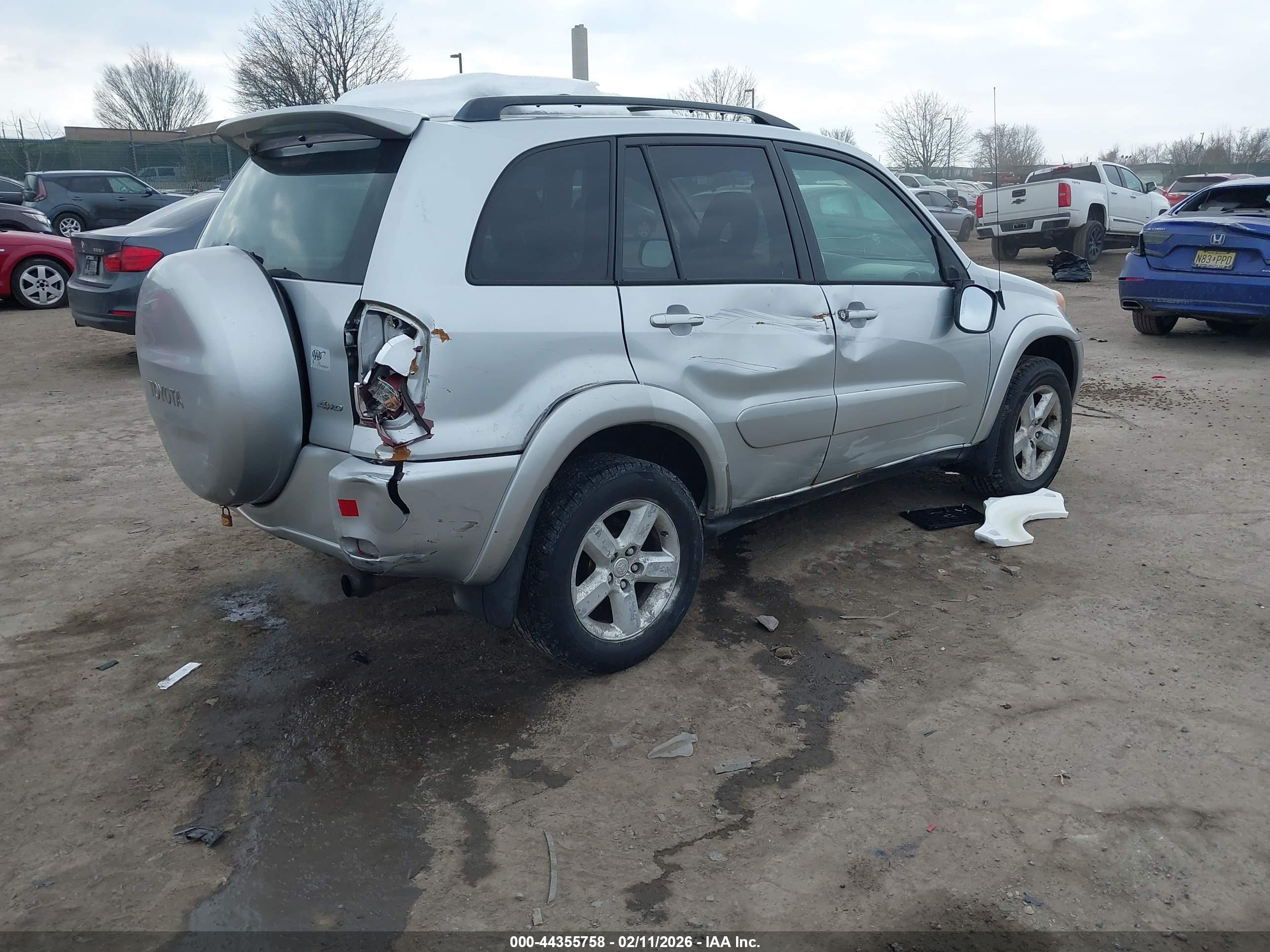 TOYOTA RAV4 image 4