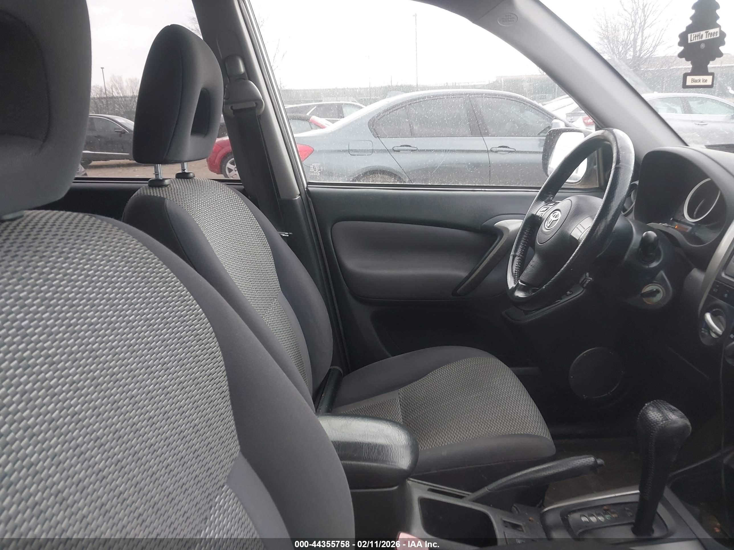 TOYOTA RAV4 image 5
