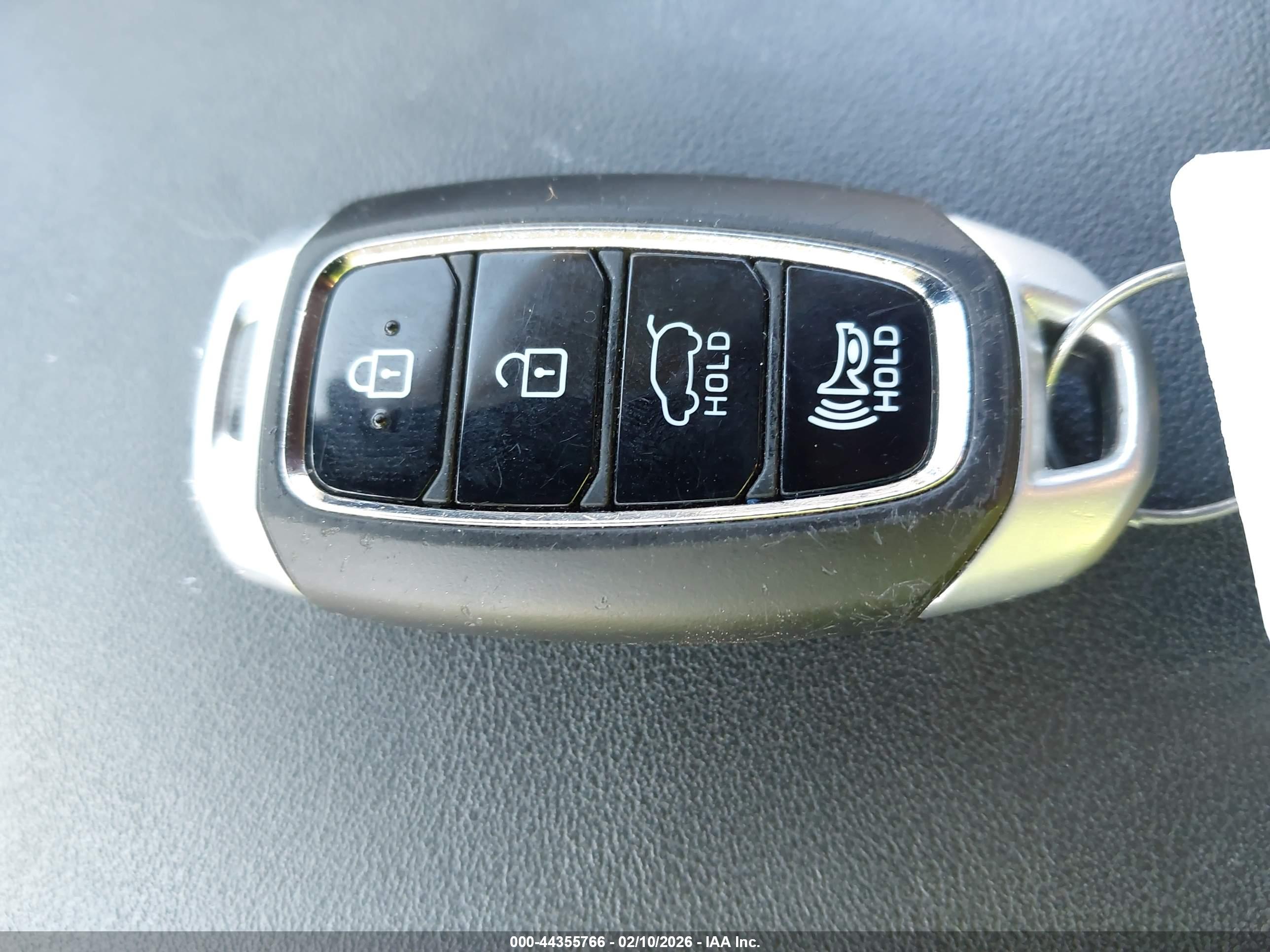 HYUNDAI SANTA image 11