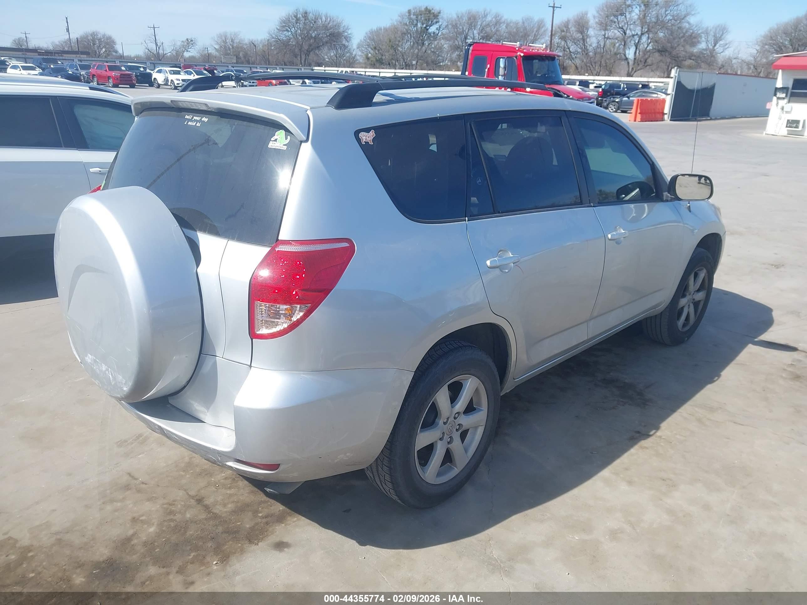 TOYOTA RAV4 image 4
