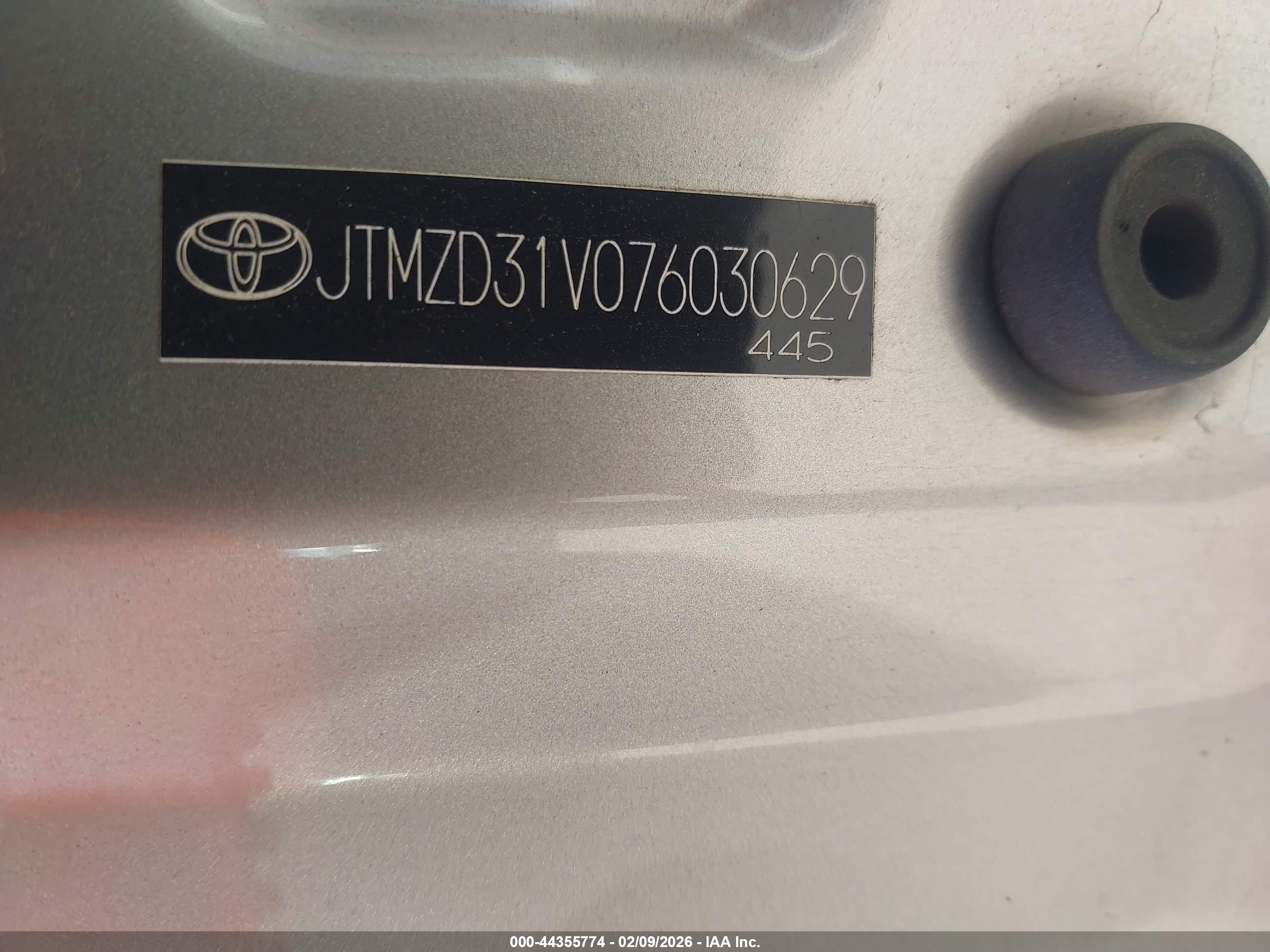 TOYOTA RAV4 image 9