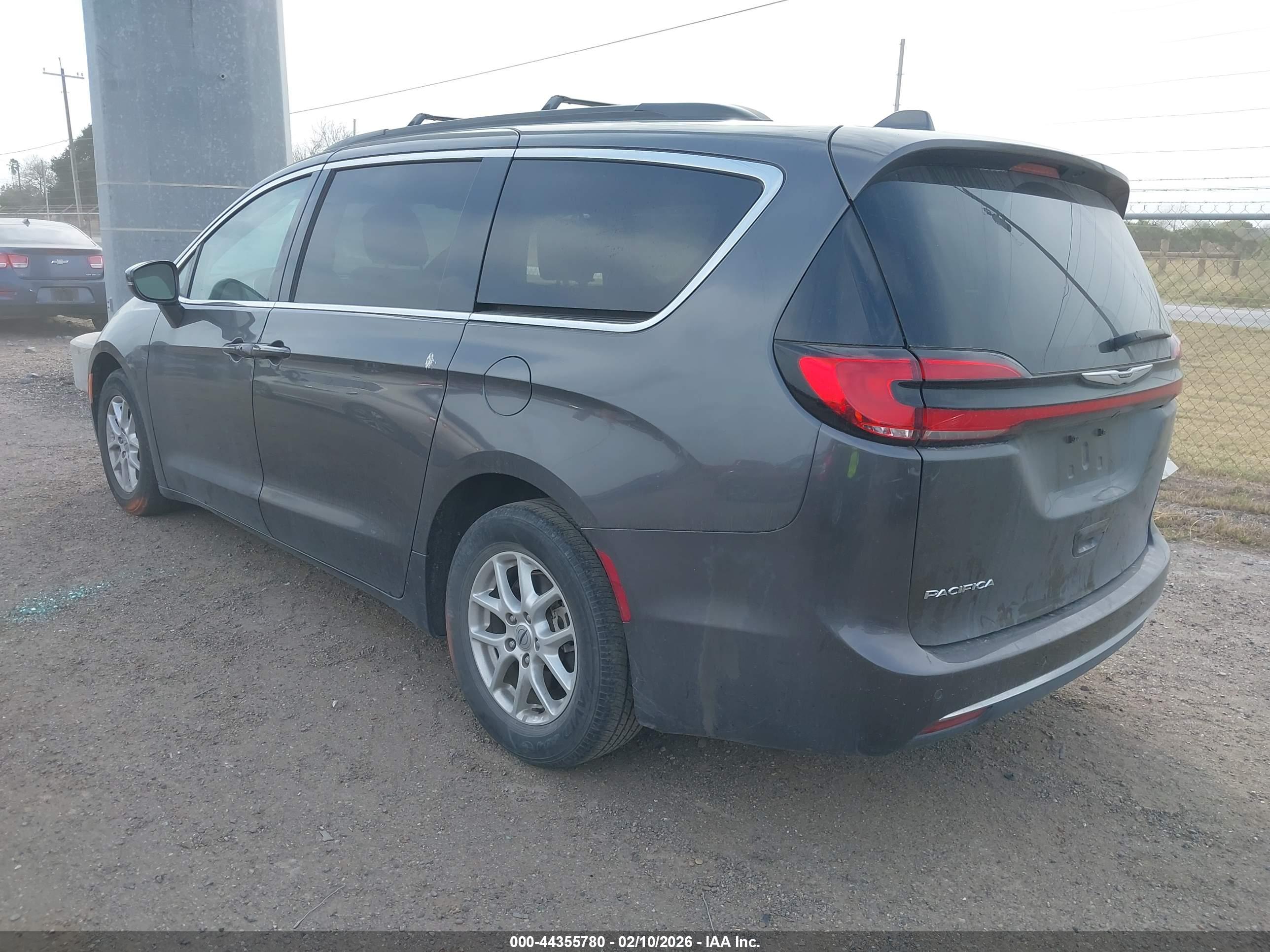CHRYSLER PACIFICA image 3