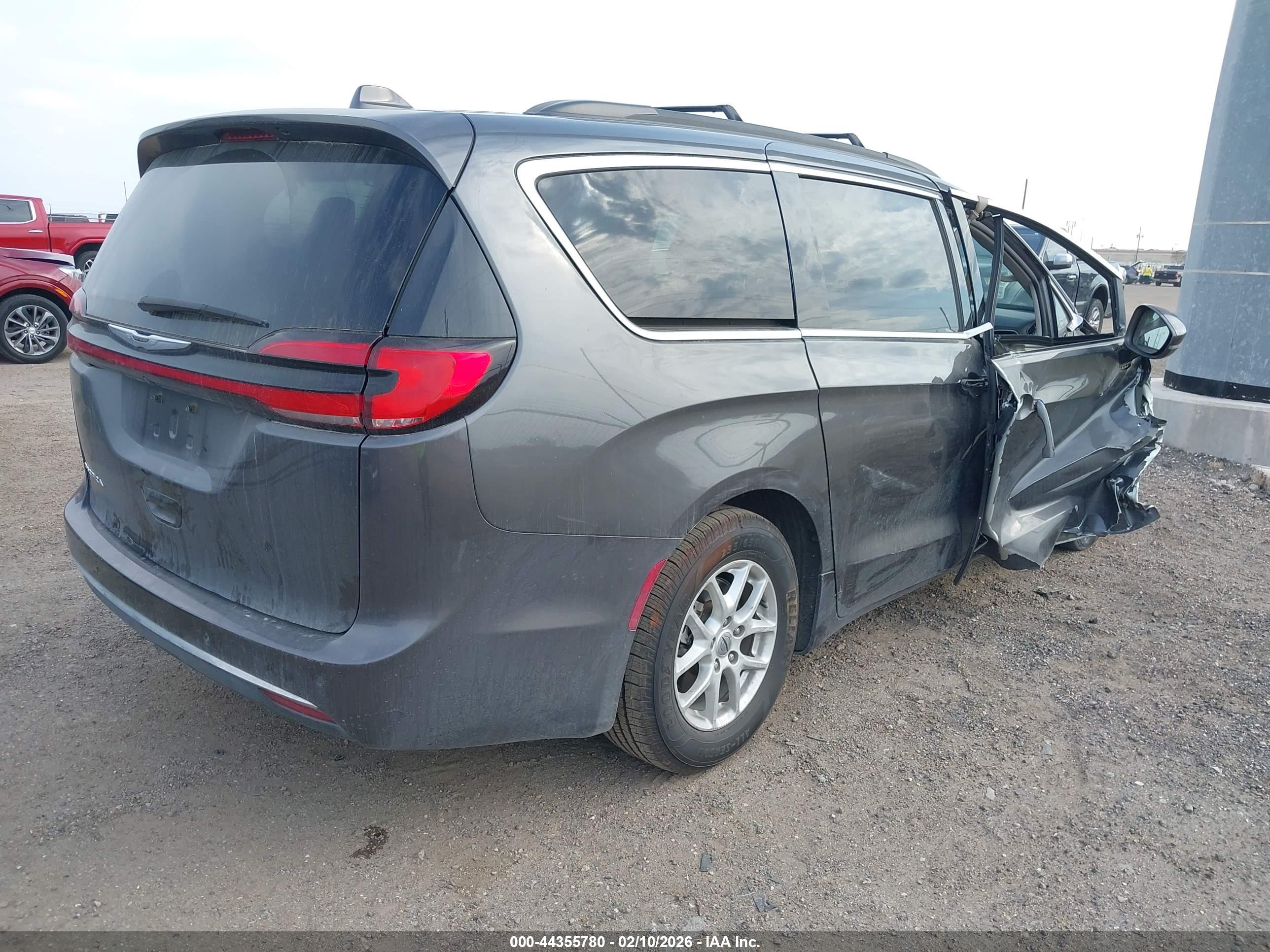 CHRYSLER PACIFICA image 4