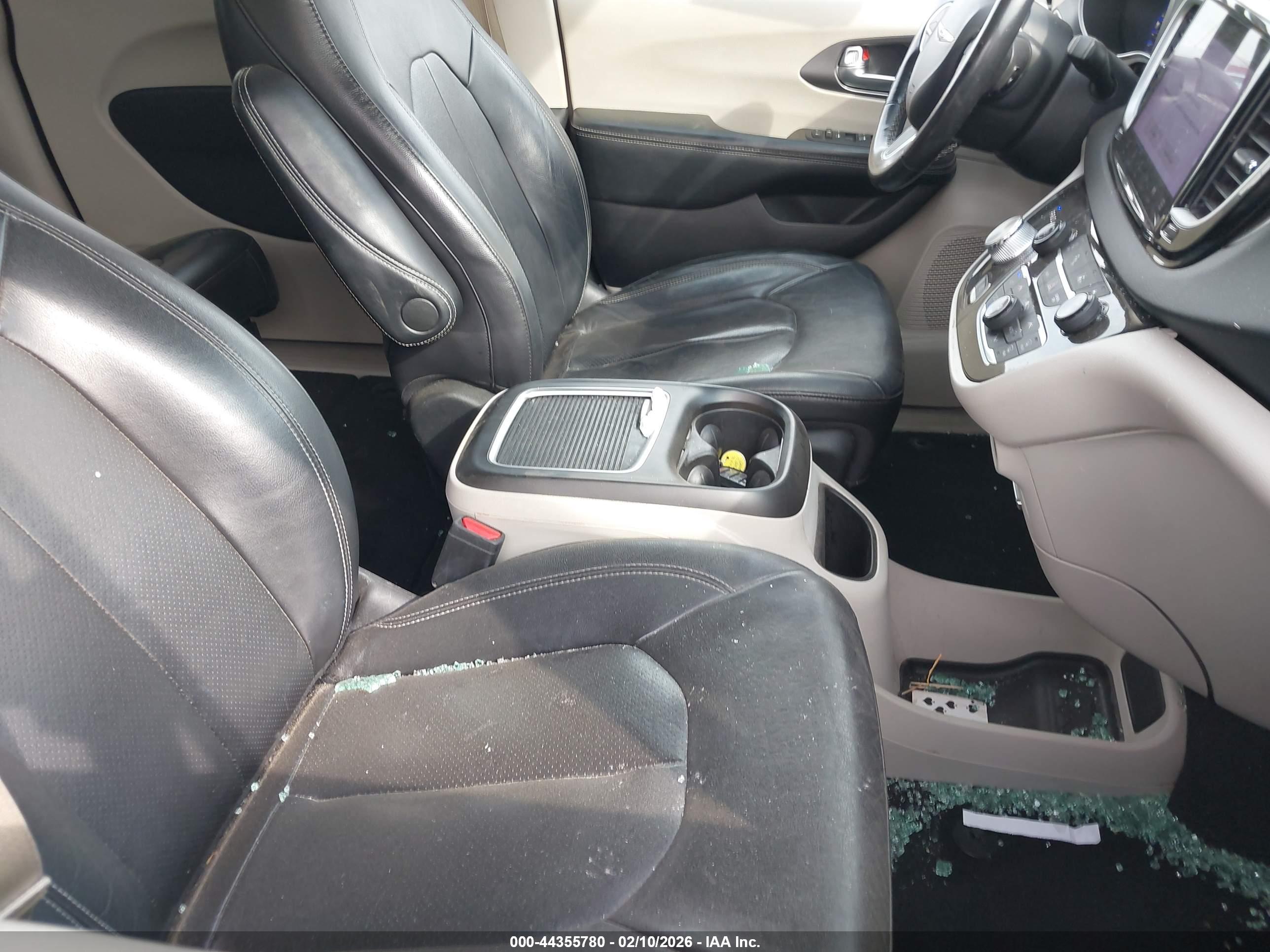 CHRYSLER PACIFICA image 5