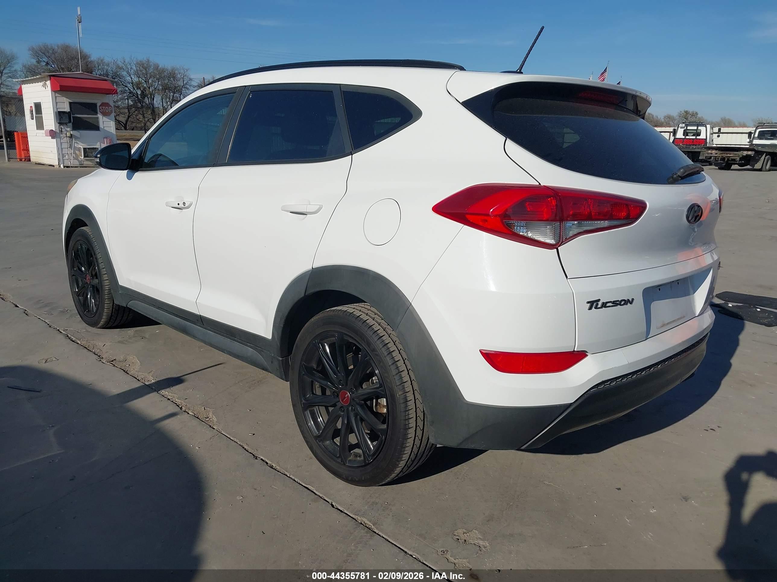 HYUNDAI TUCSON image 3