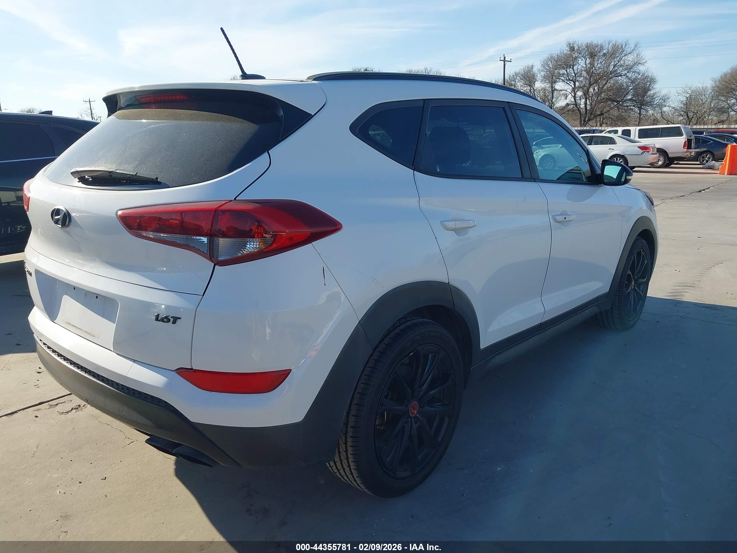 HYUNDAI TUCSON image 4
