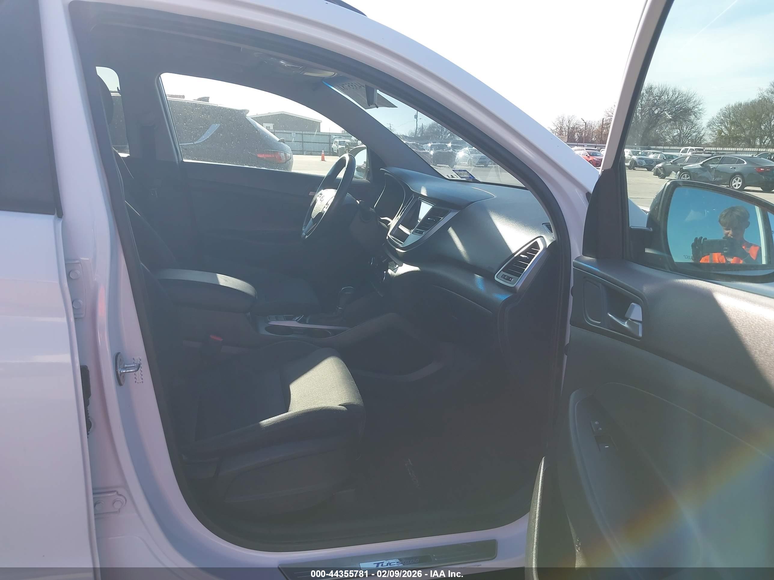 HYUNDAI TUCSON image 5