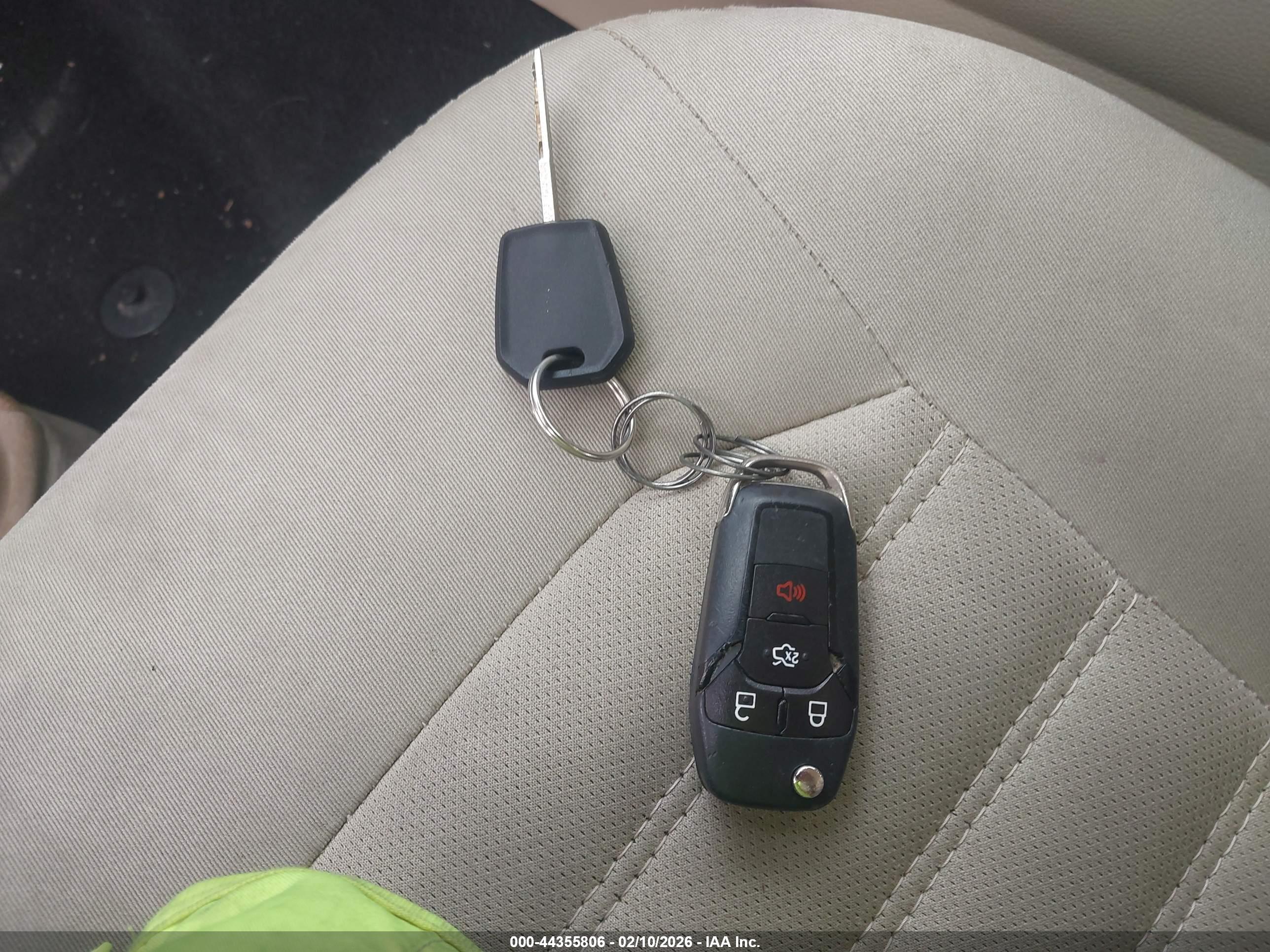 FORD FUSION image 11