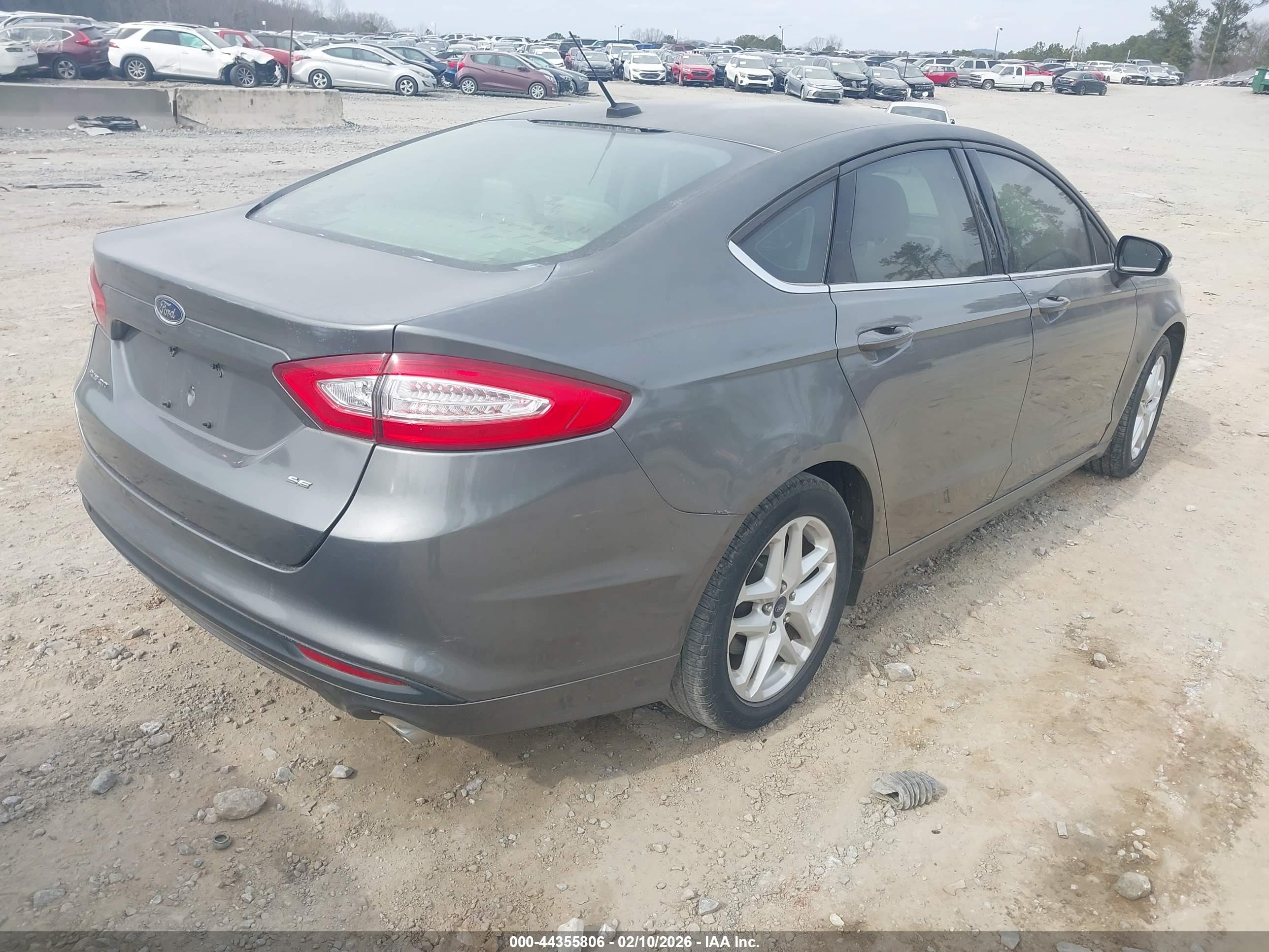 FORD FUSION image 4