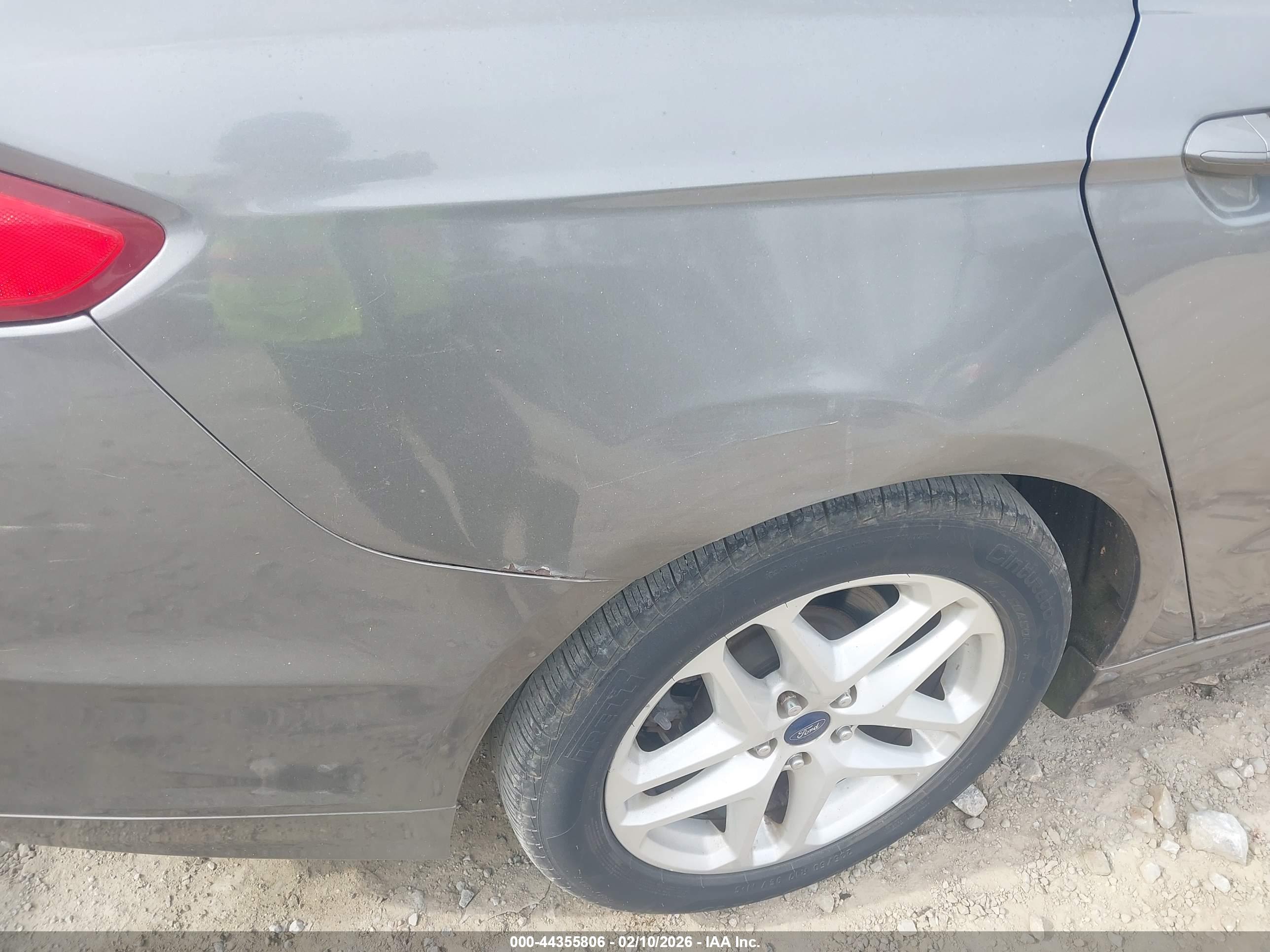 FORD FUSION image 6