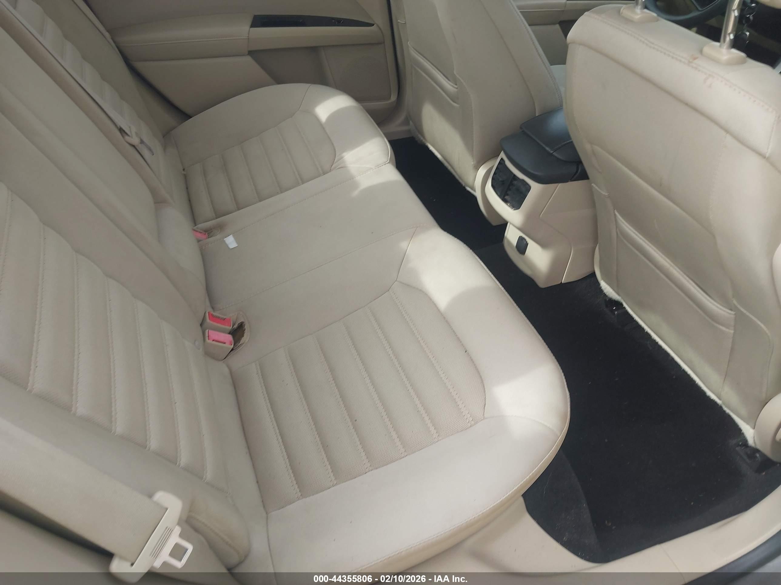 FORD FUSION image 8