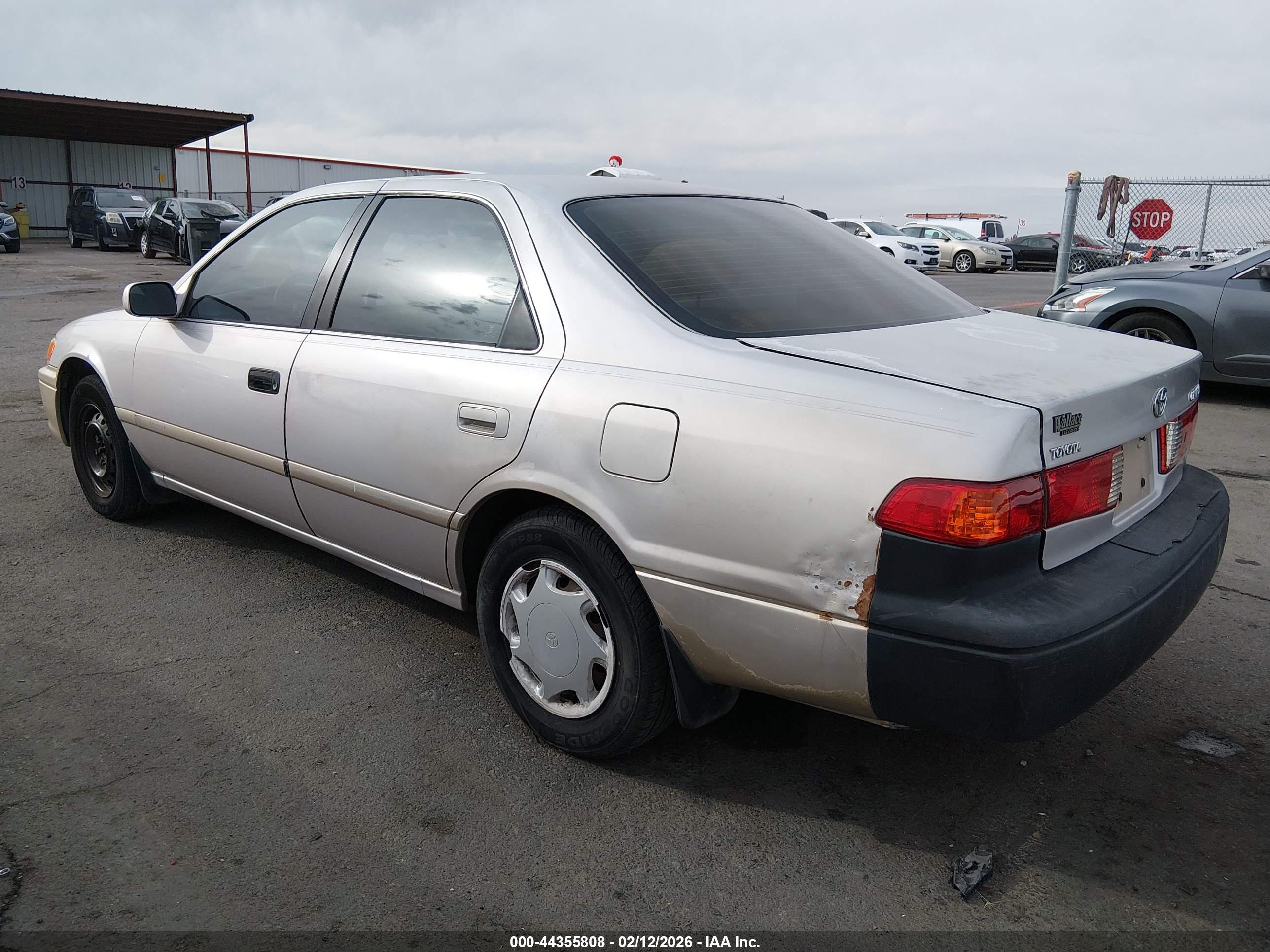TOYOTA CAMRY image 3