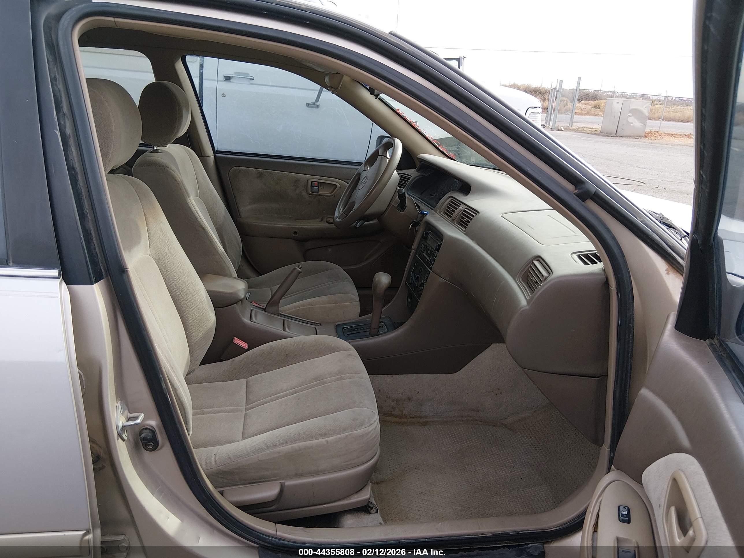 TOYOTA CAMRY image 5