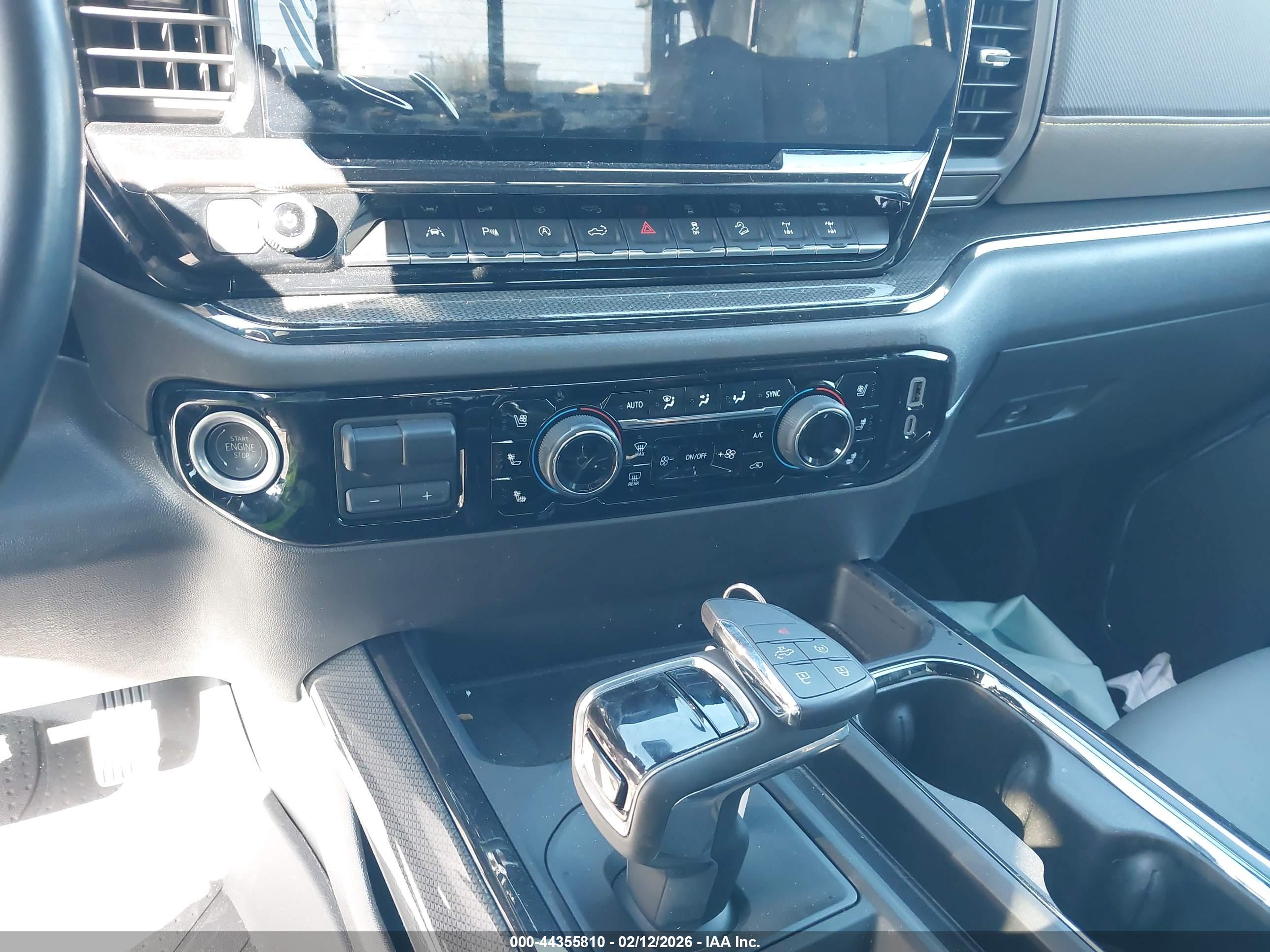 CHEVROLET SILVERADO image 11
