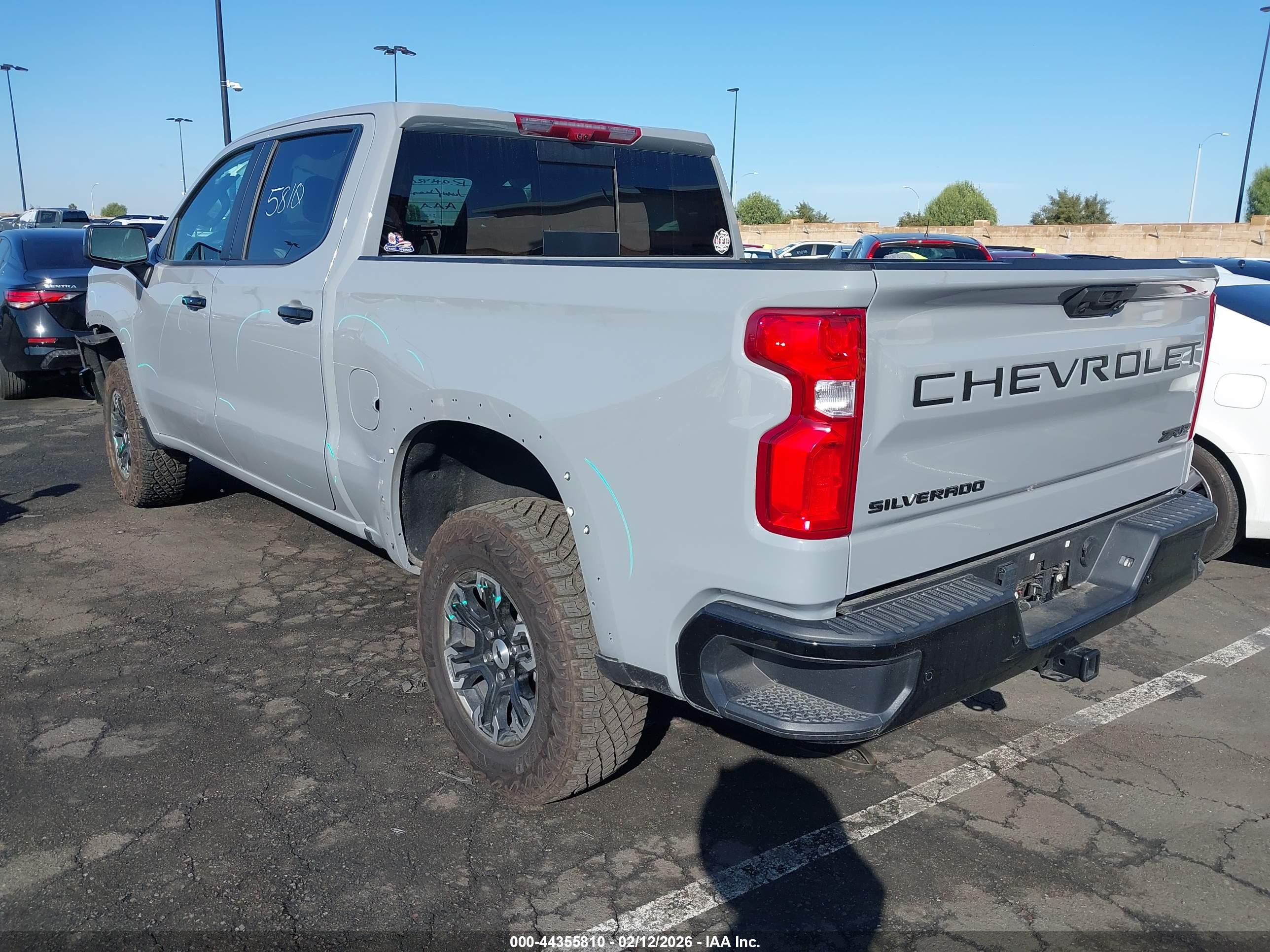 CHEVROLET SILVERADO image 3