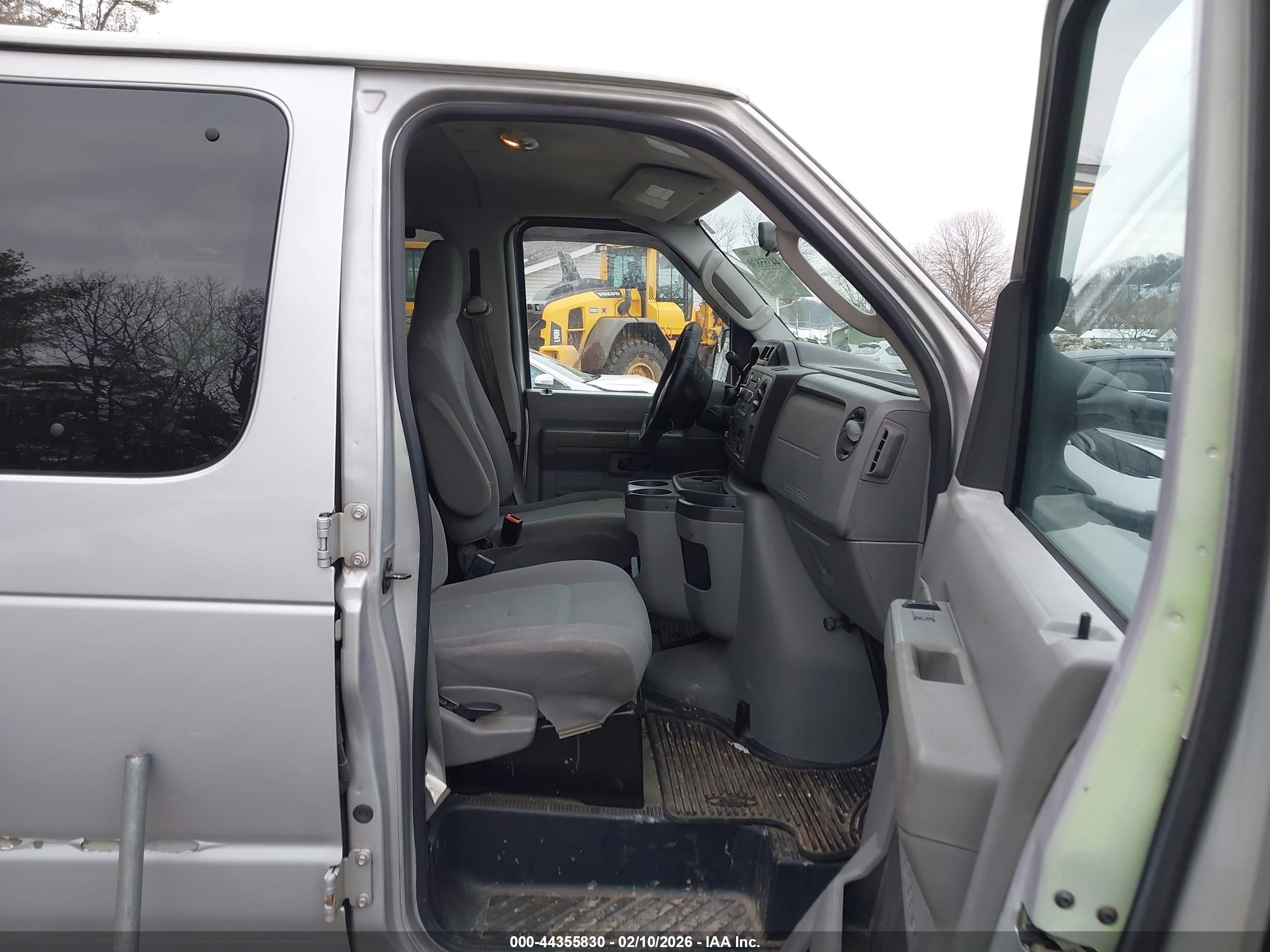 FORD E-350 image 5