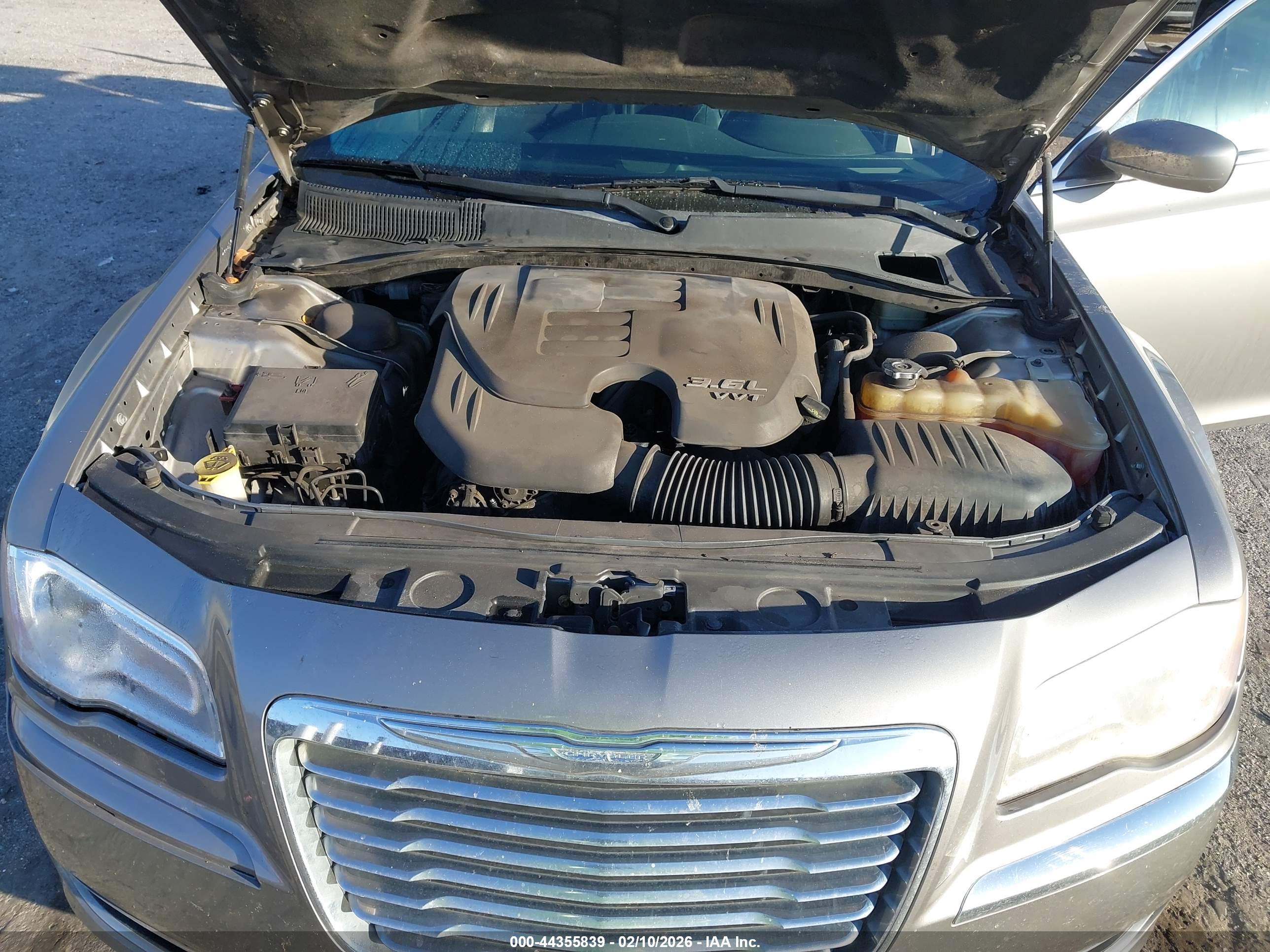 CHRYSLER 300 image 10