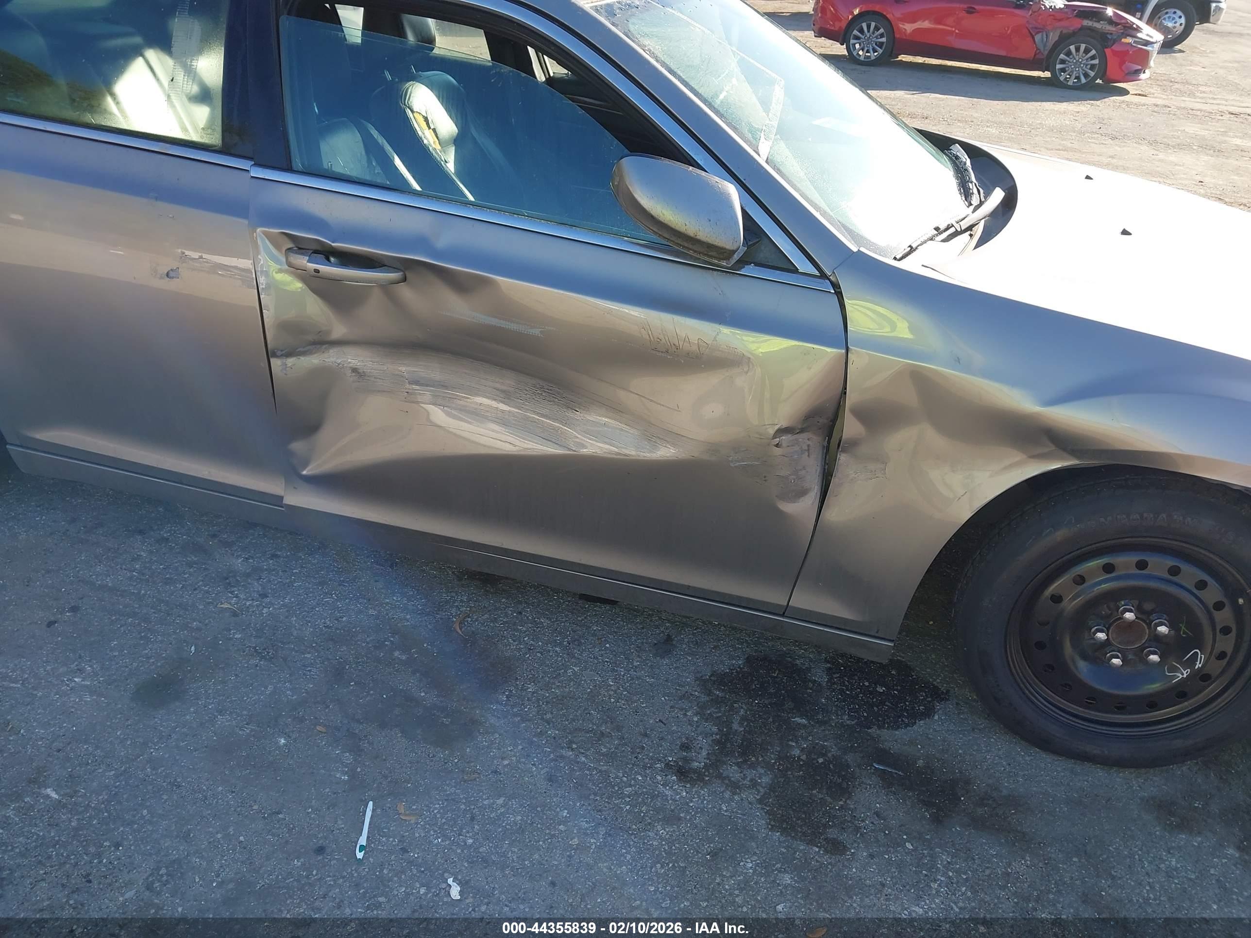 CHRYSLER 300 image 6