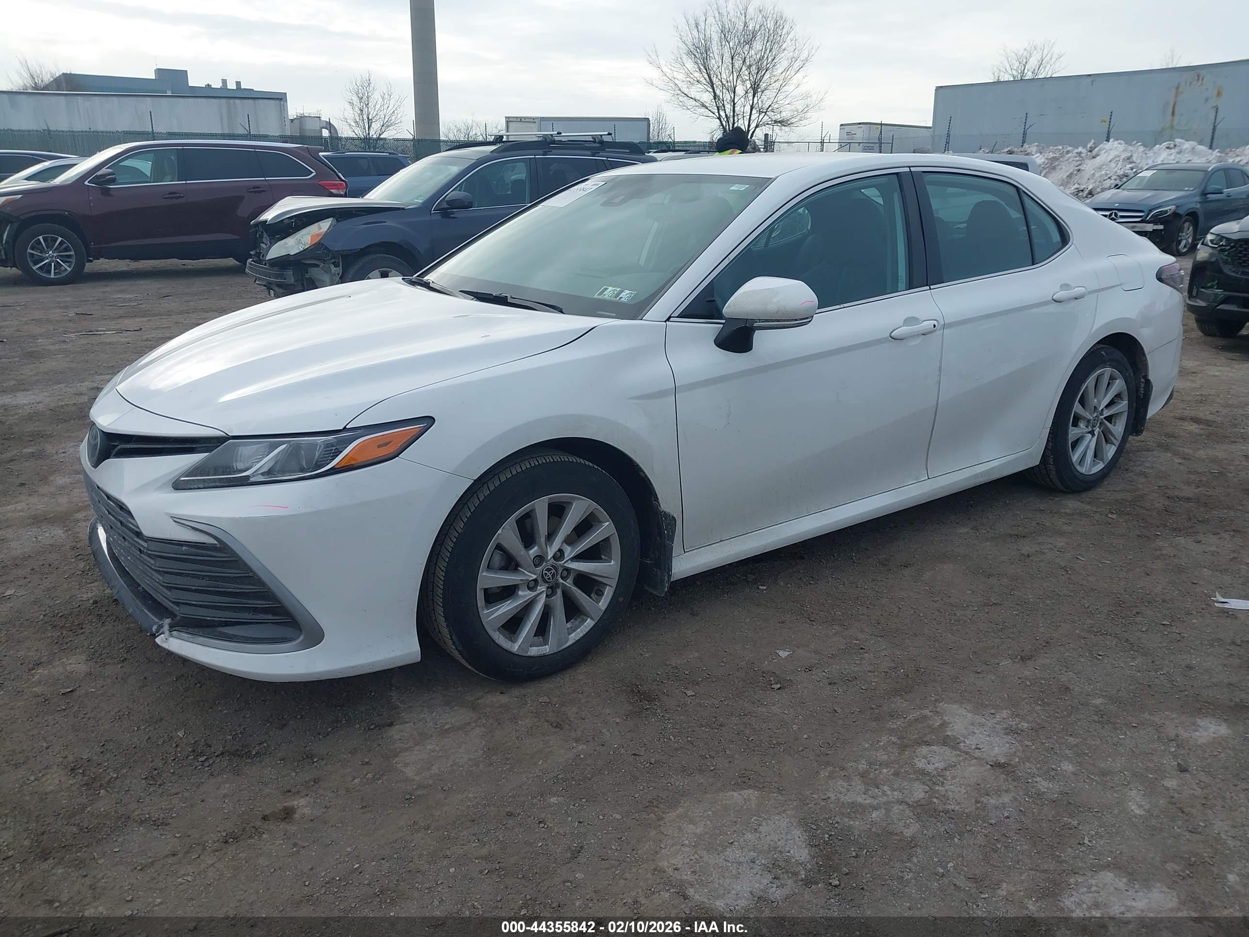 TOYOTA CAMRY image 2
