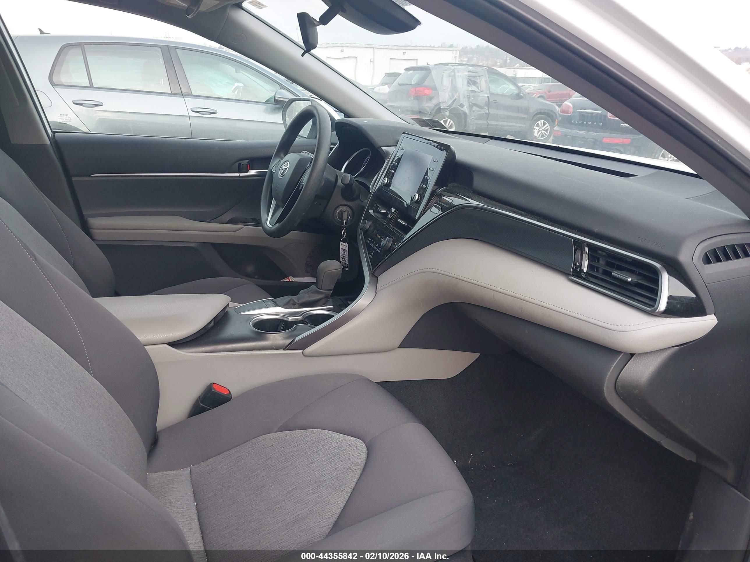 TOYOTA CAMRY image 5