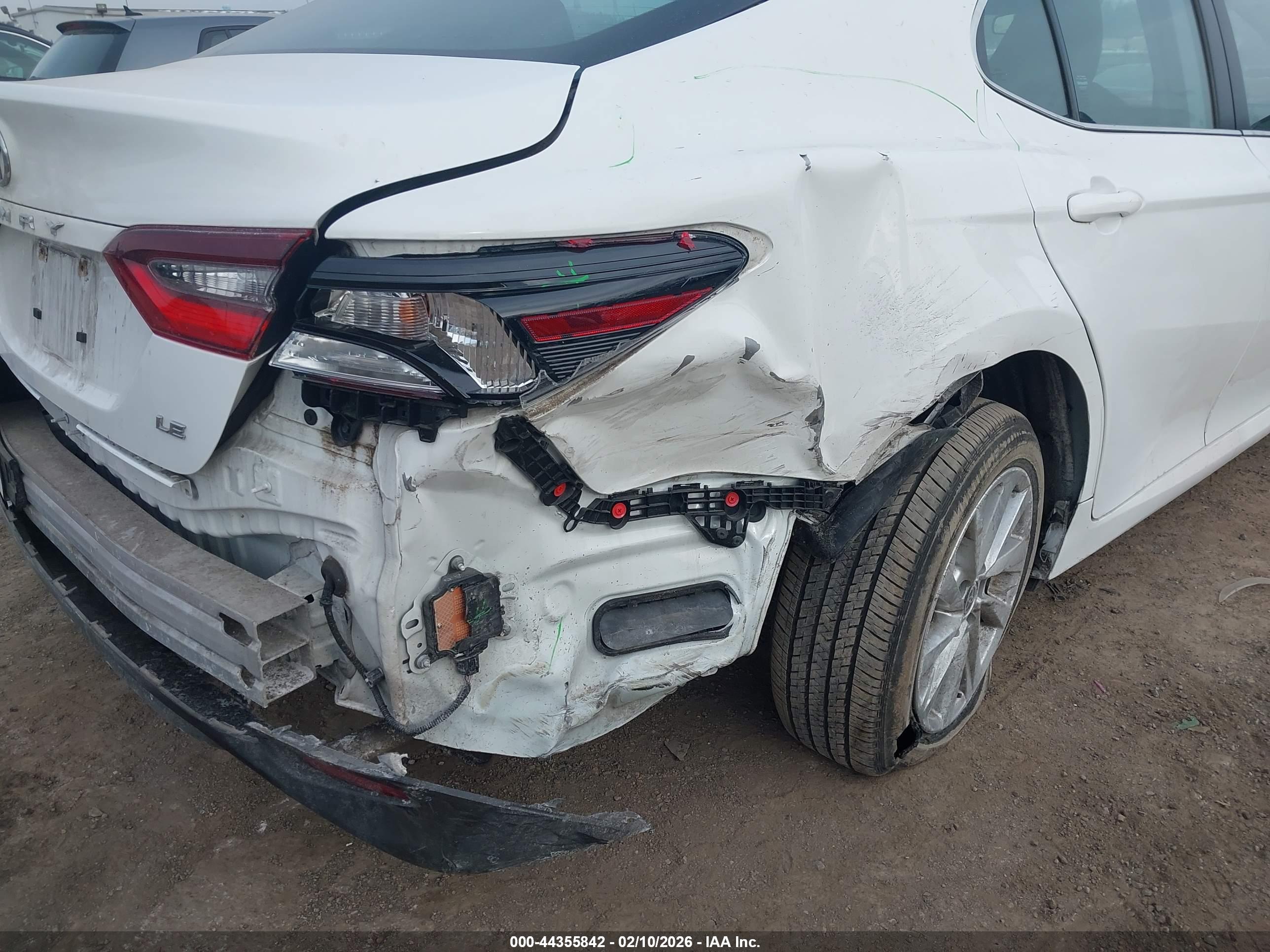 TOYOTA CAMRY image 6