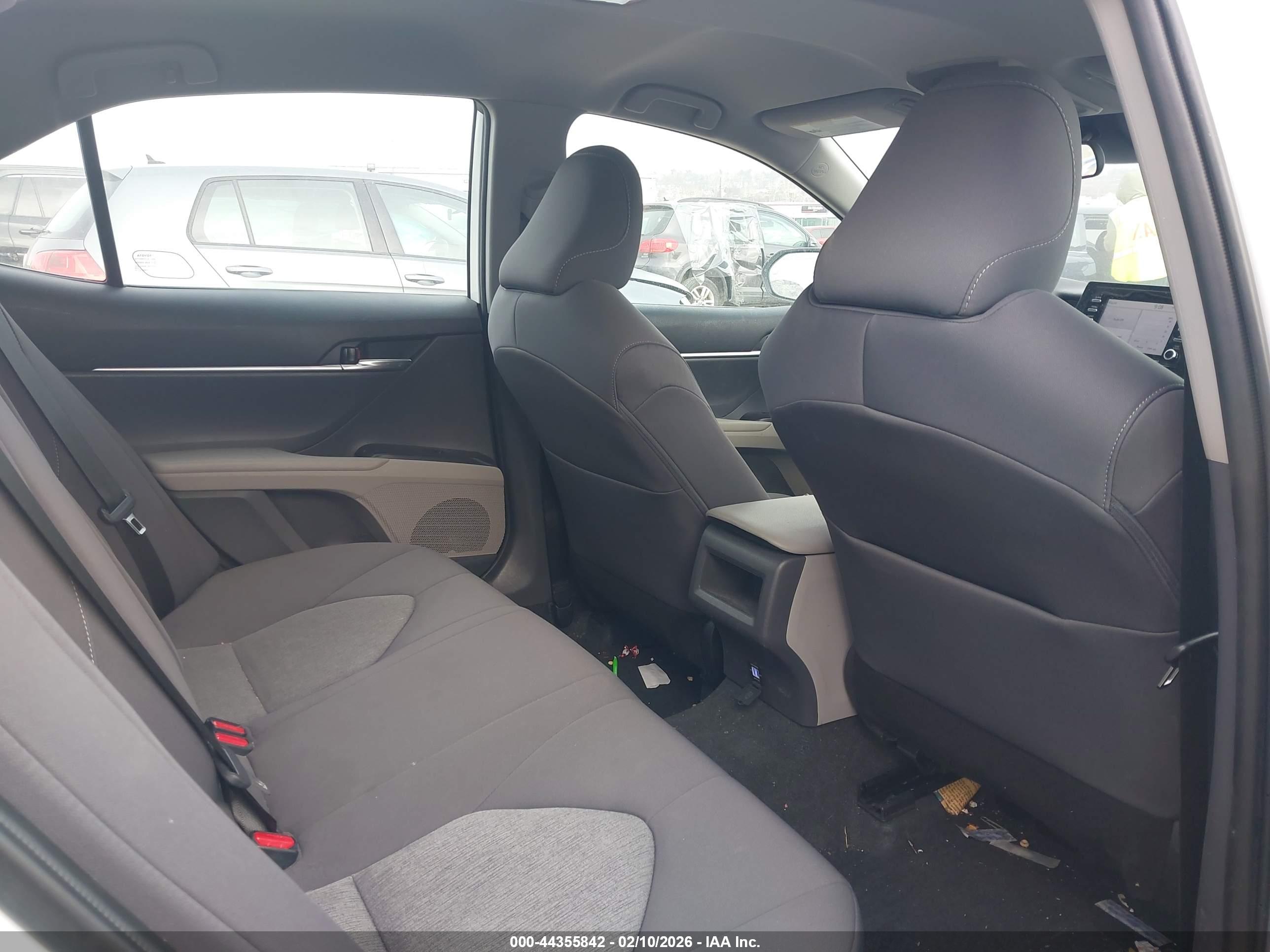 TOYOTA CAMRY image 8