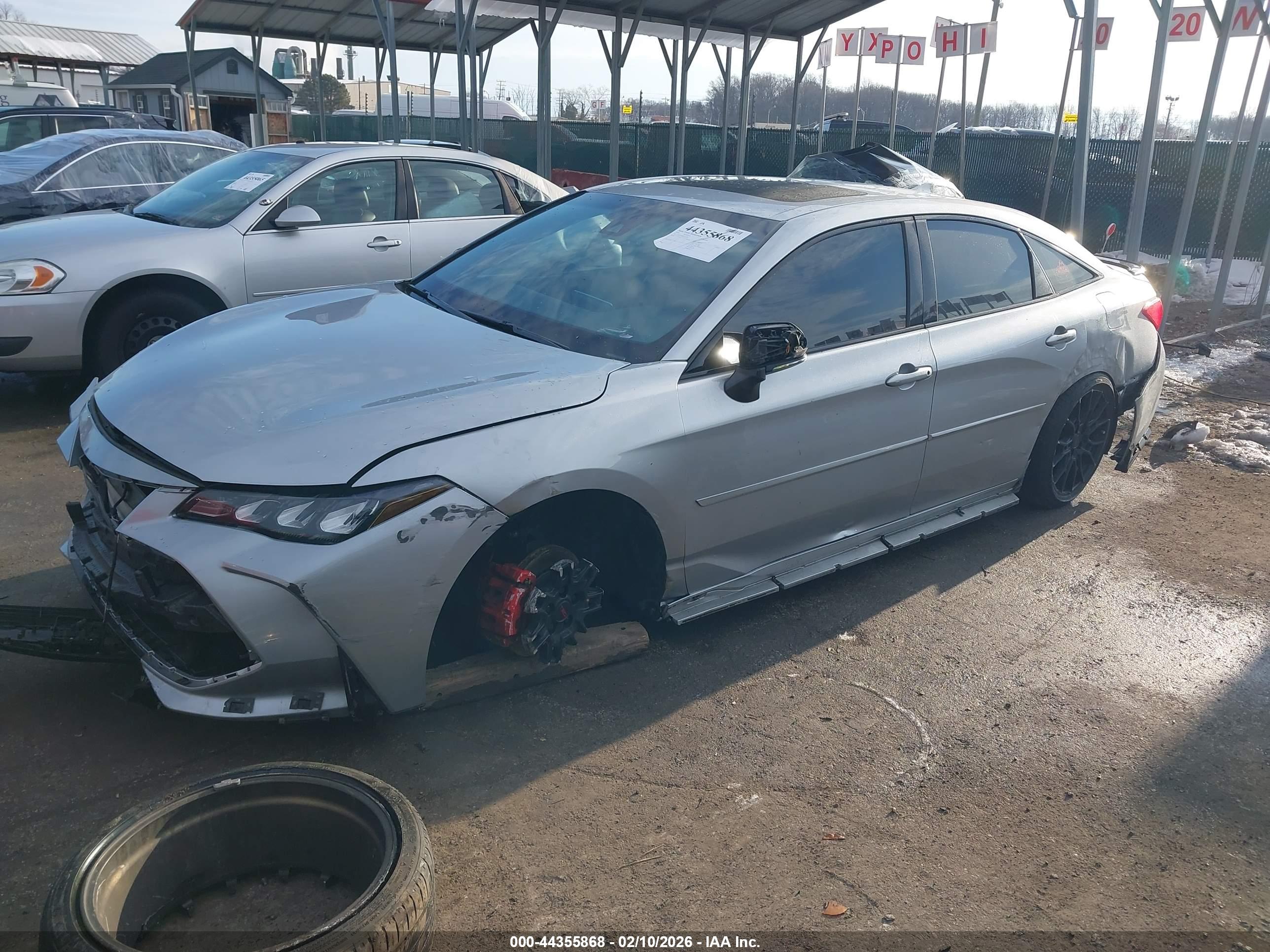 TOYOTA AVALON image 2