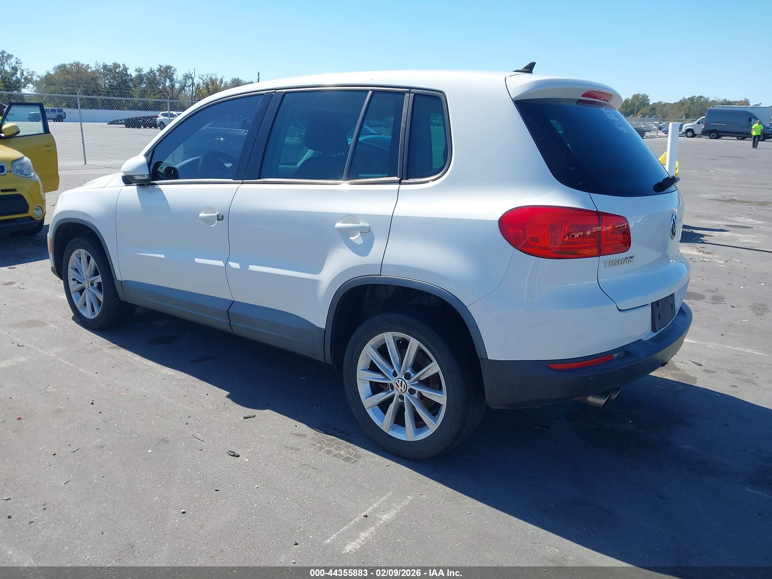 VOLKSWAGEN TIGUAN image 3