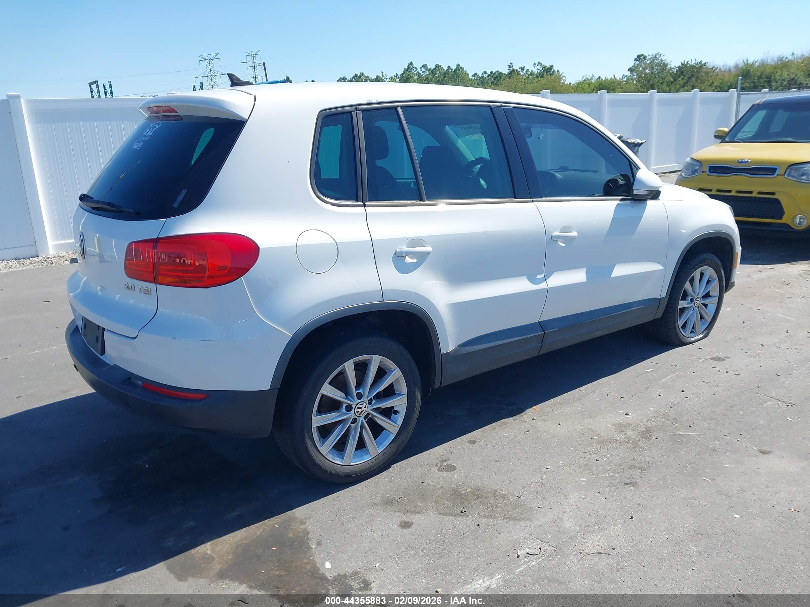 VOLKSWAGEN TIGUAN image 4