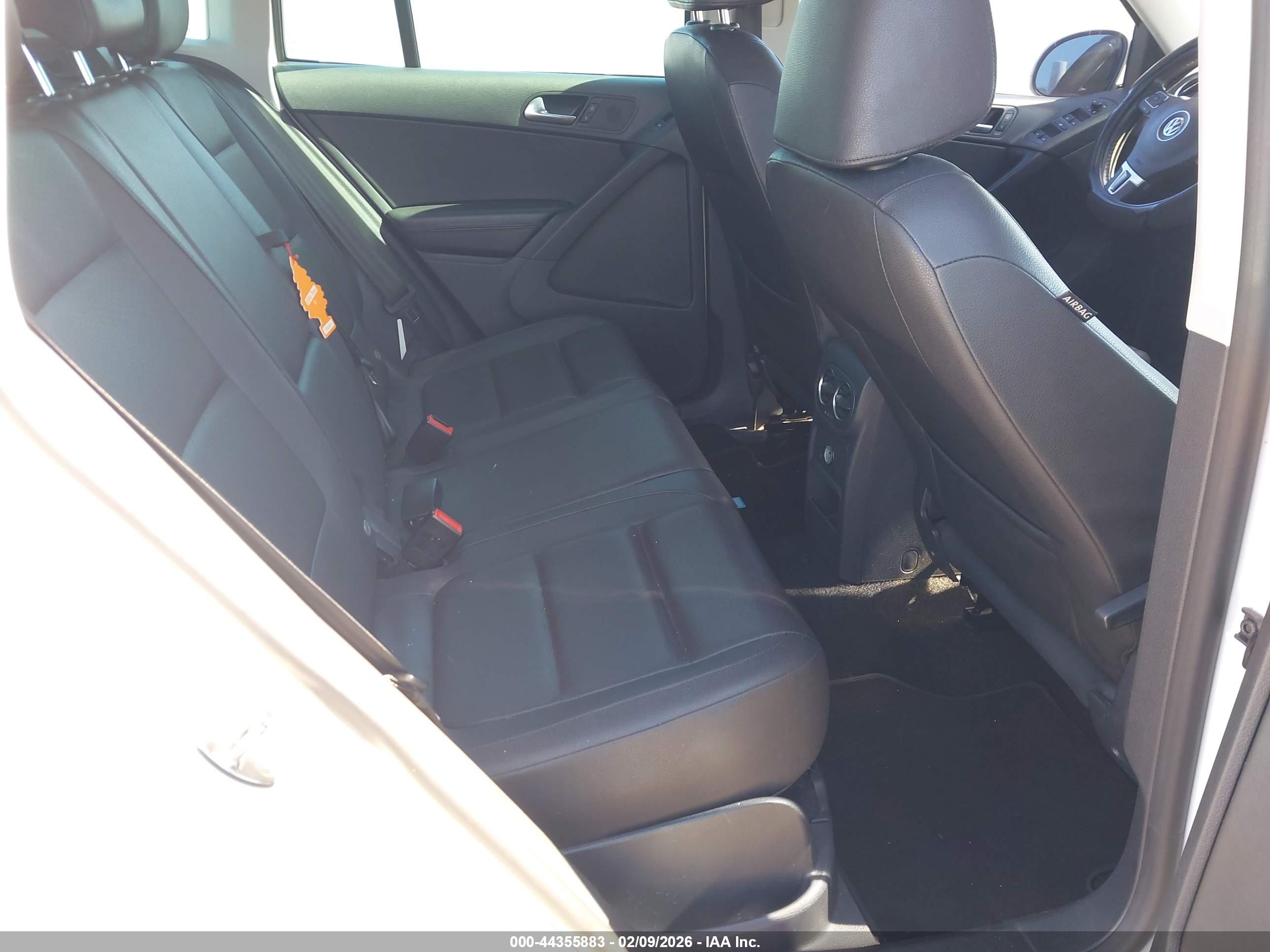 VOLKSWAGEN TIGUAN image 8
