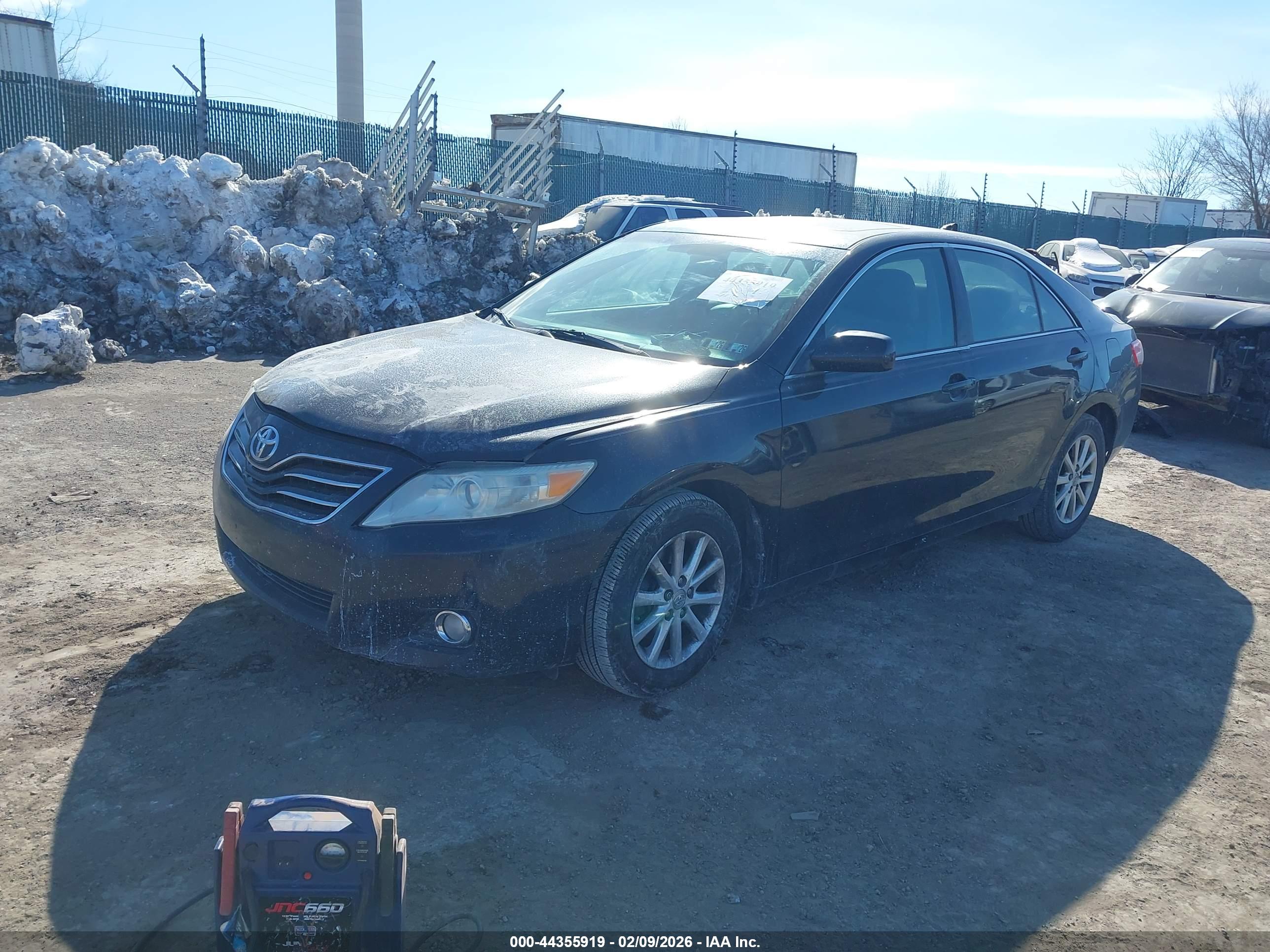 TOYOTA CAMRY image 2